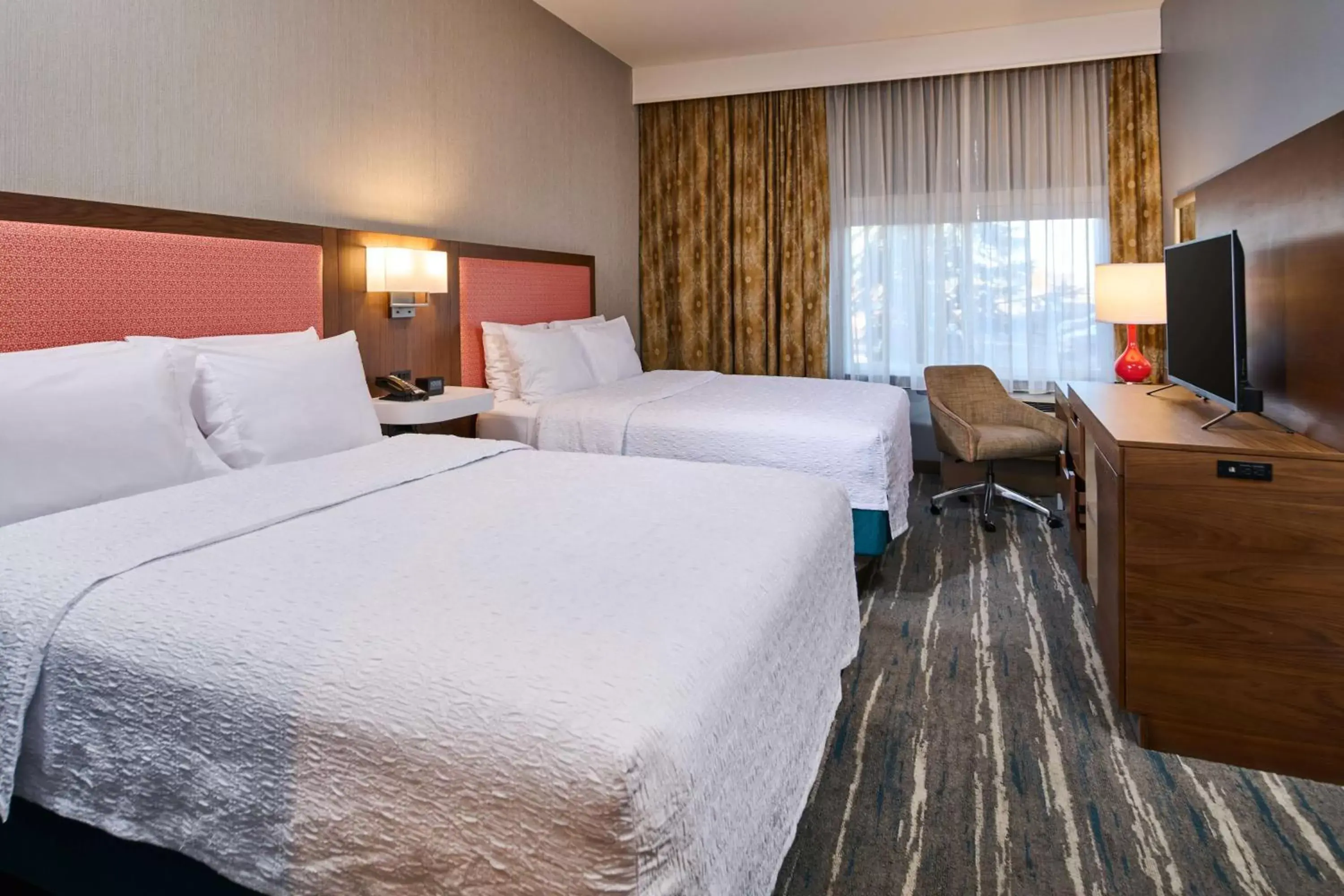 Bed in Hampton Inn By Hilton Anchorage
