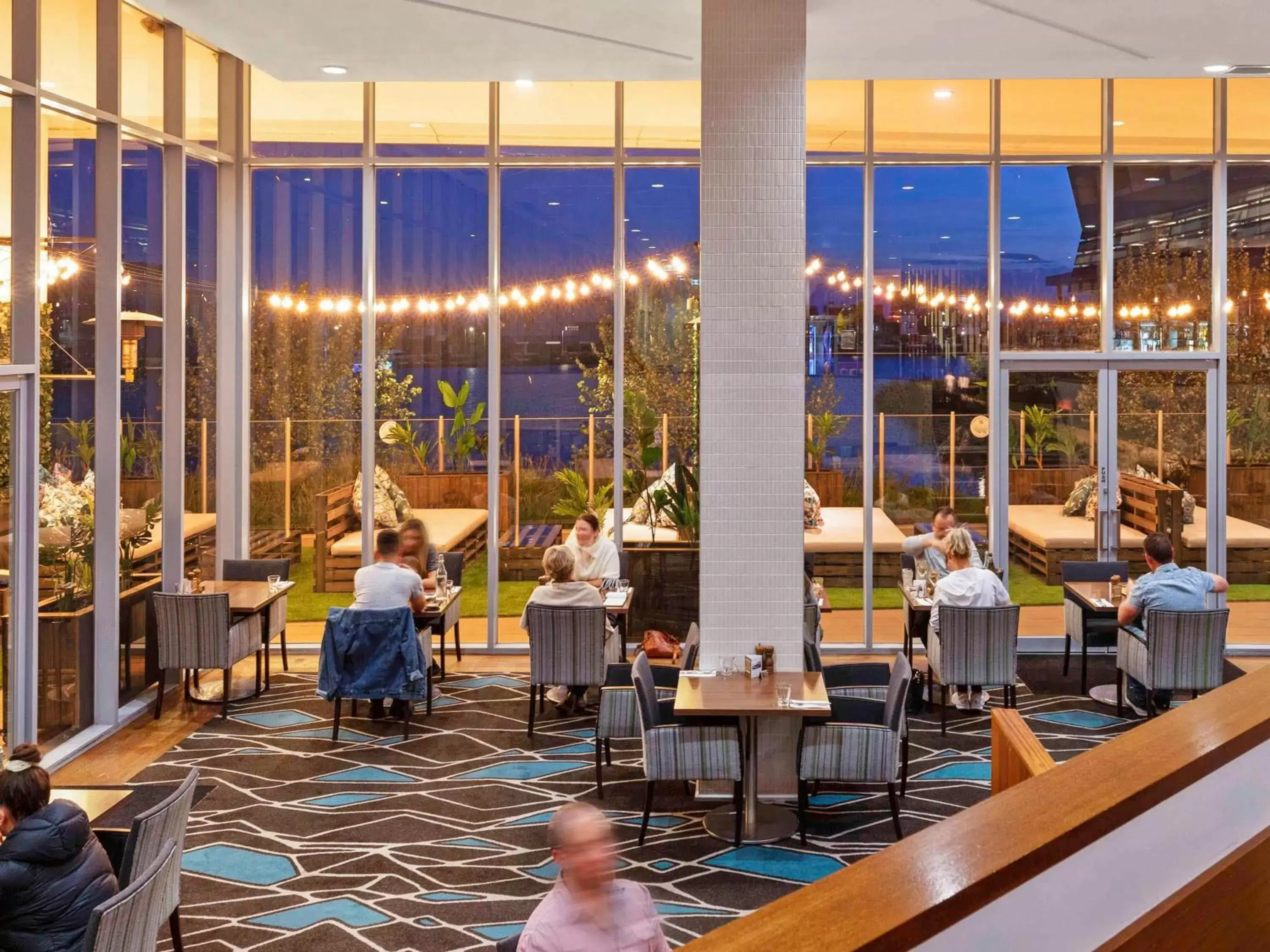 Restaurant/Places to Eat in Mercure Melbourne Caroline Springs