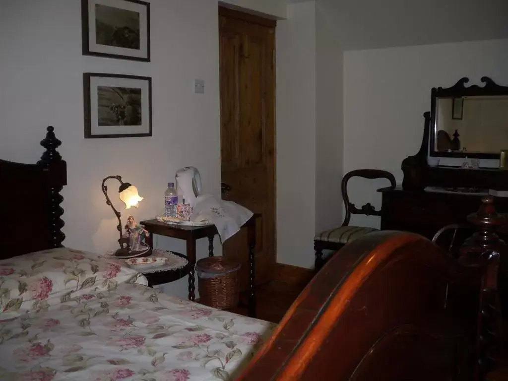 Bedroom, Seating Area in Lisnafillan Lodge