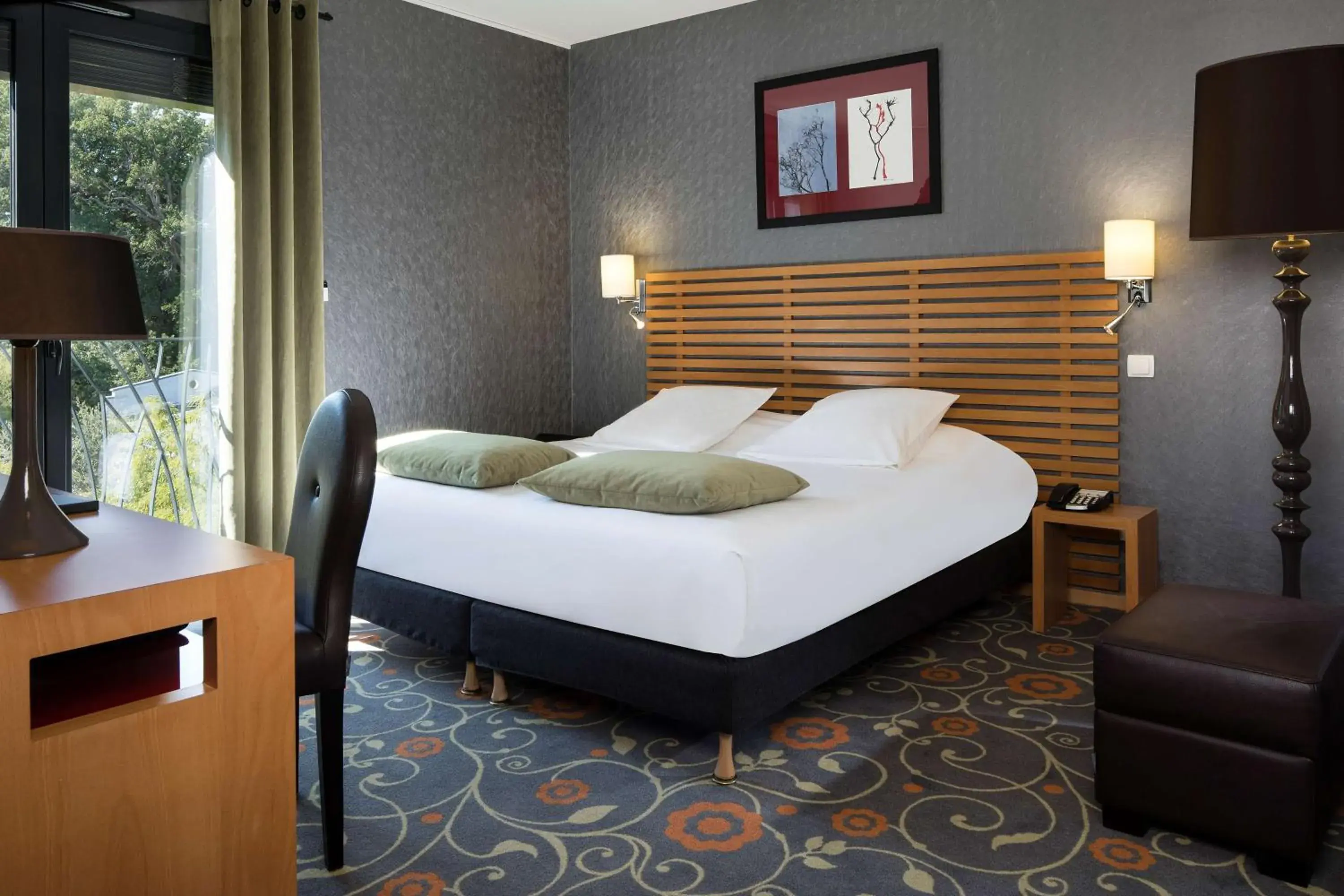 Photo of the whole room, Bed in Best Western Plus Hotel De La Regate