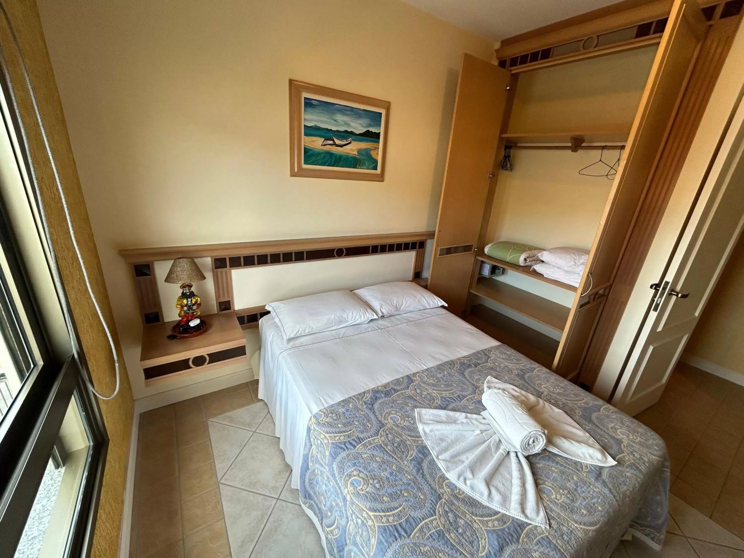 Bed in Golfinhos Apart Hotel