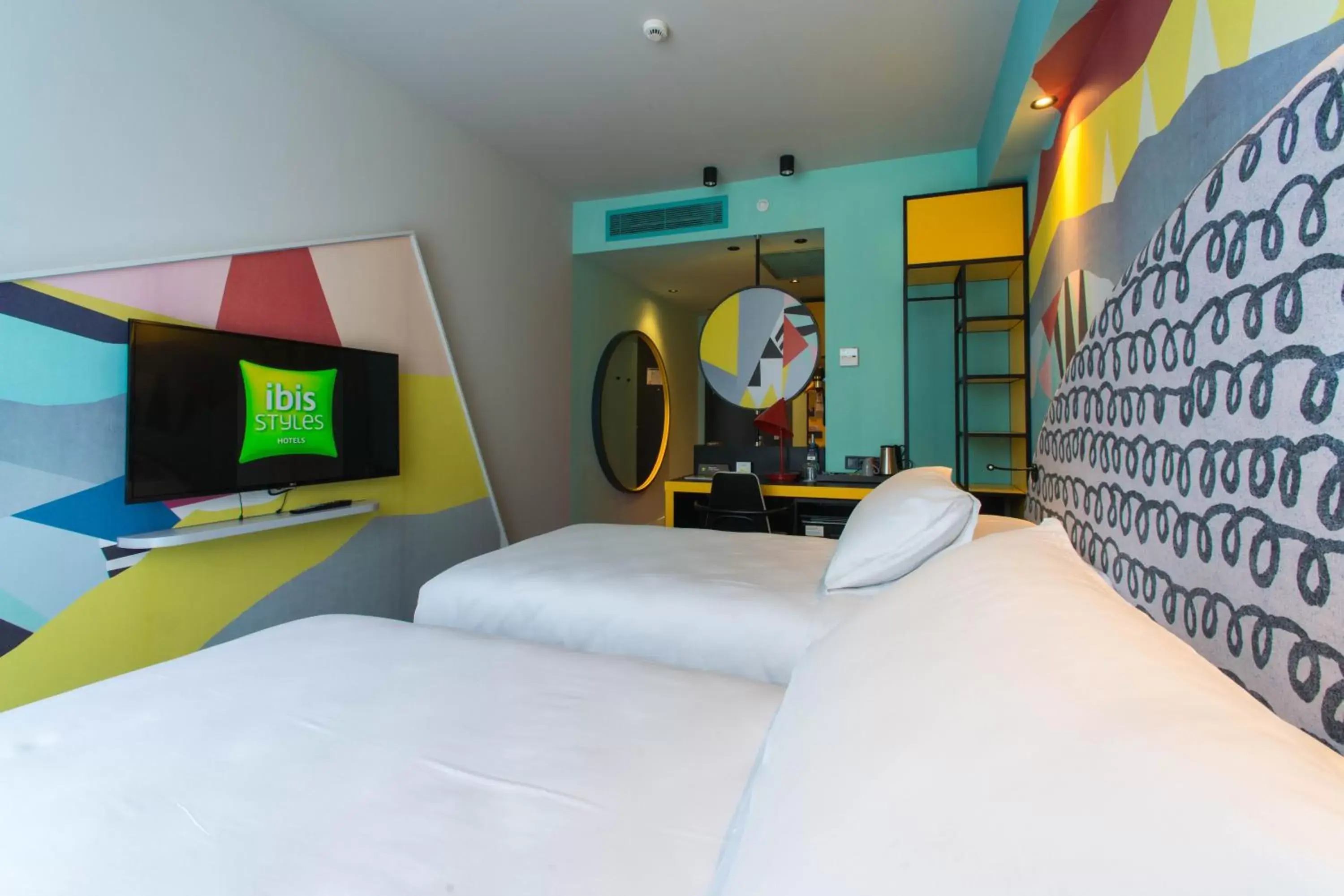 Photo of the whole room in ibis Styles Tbilisi Center