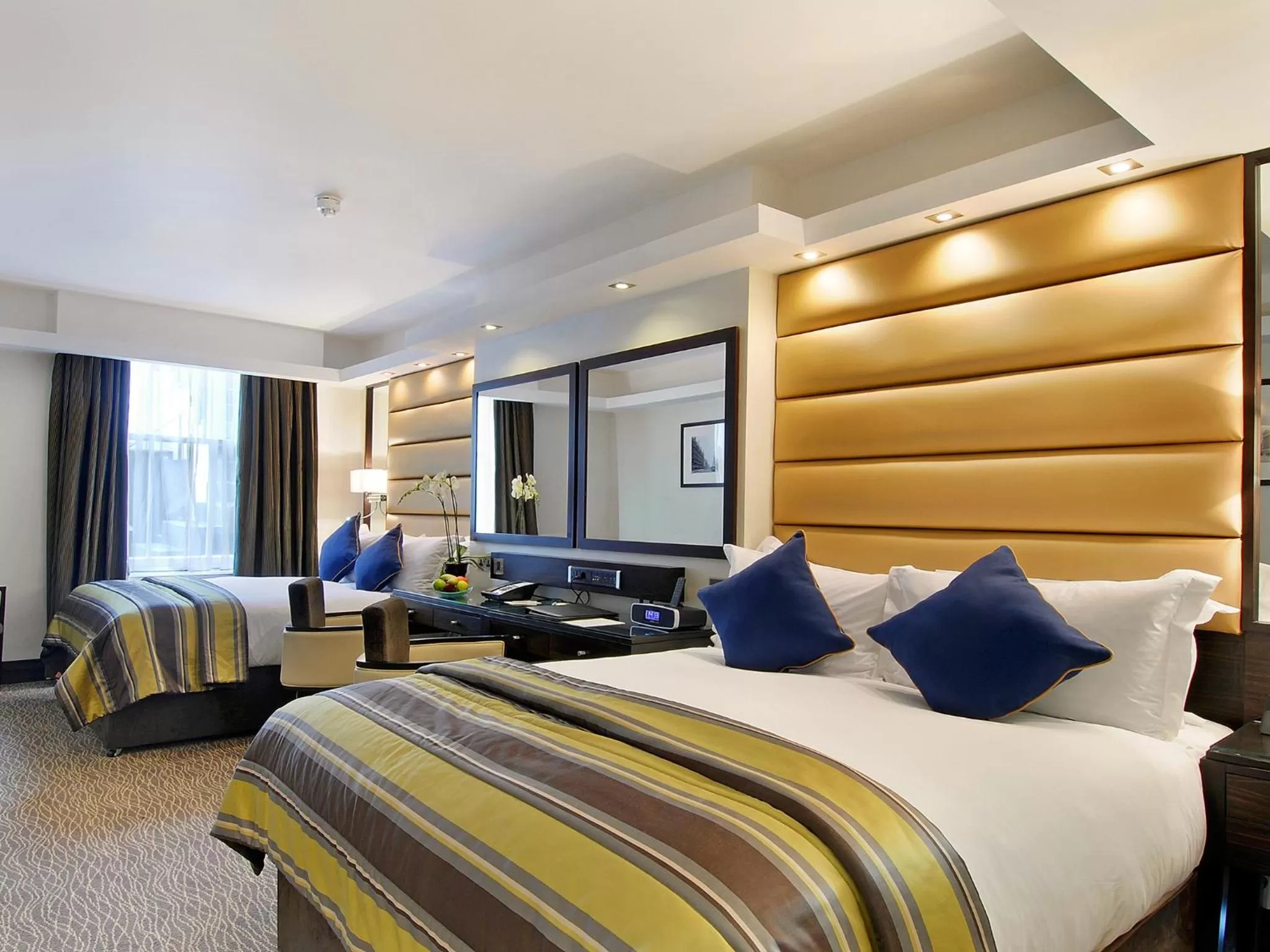 Bedroom, Bed in Park Grand Mayfair