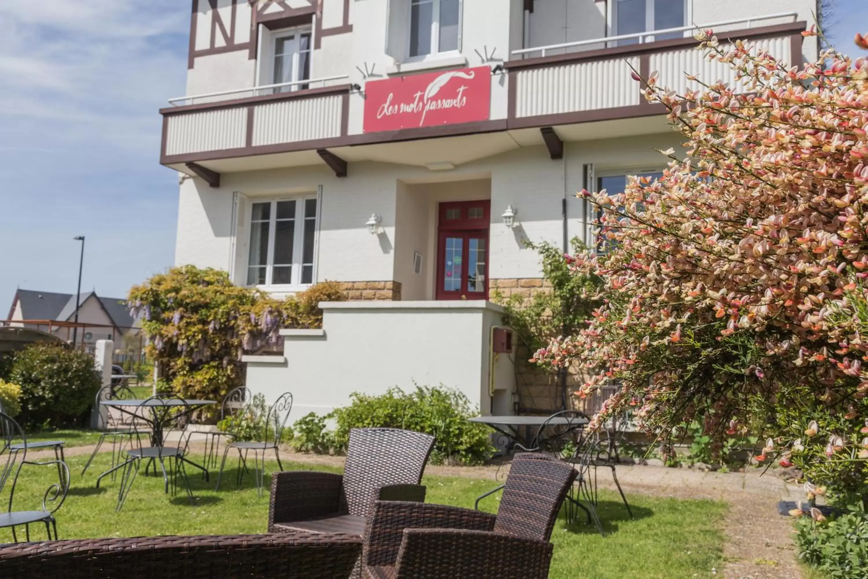 Facade/entrance, Property Building in La Villa Les Mots Passants