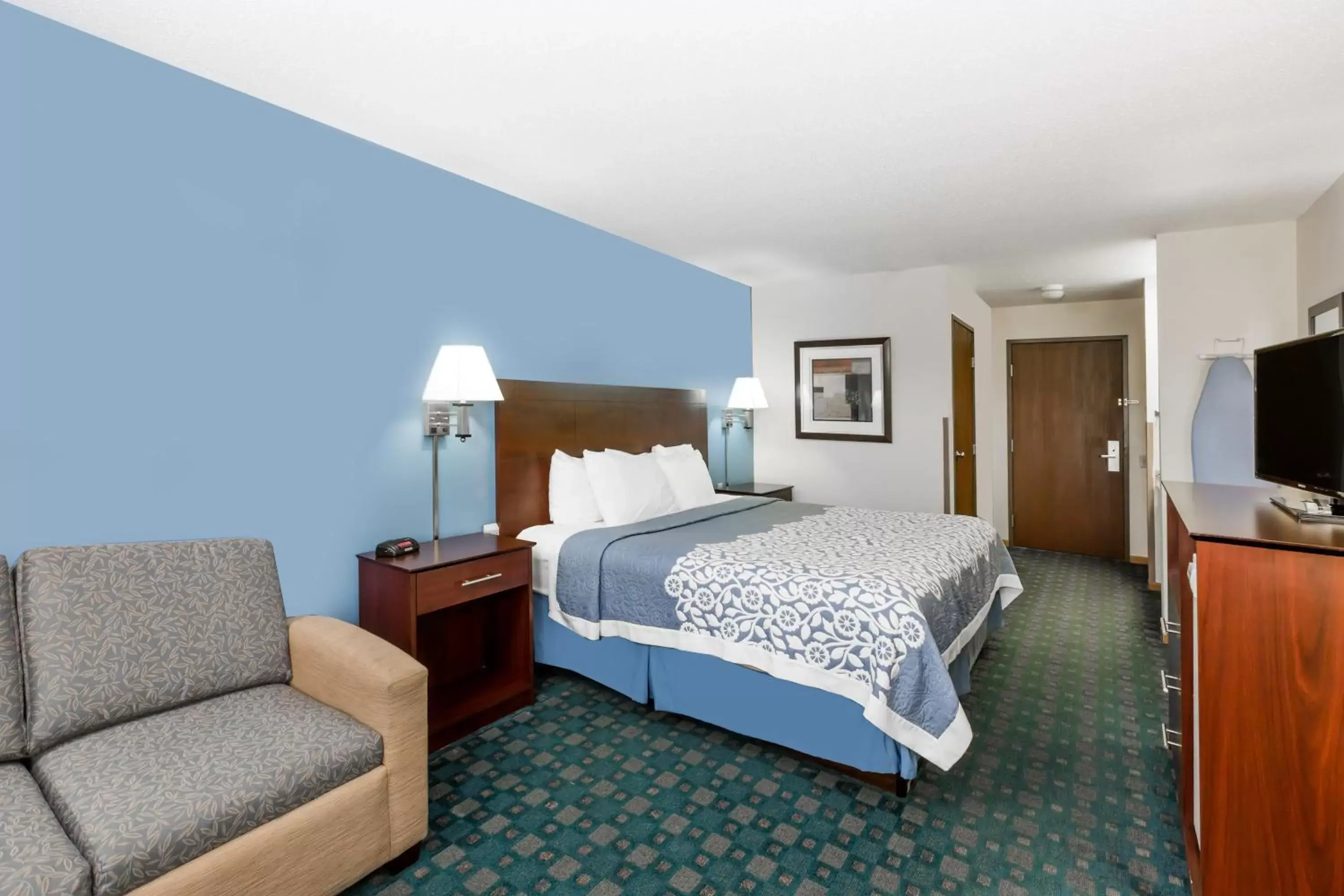 Property building, Bed in Days Inn by Wyndham Sioux City