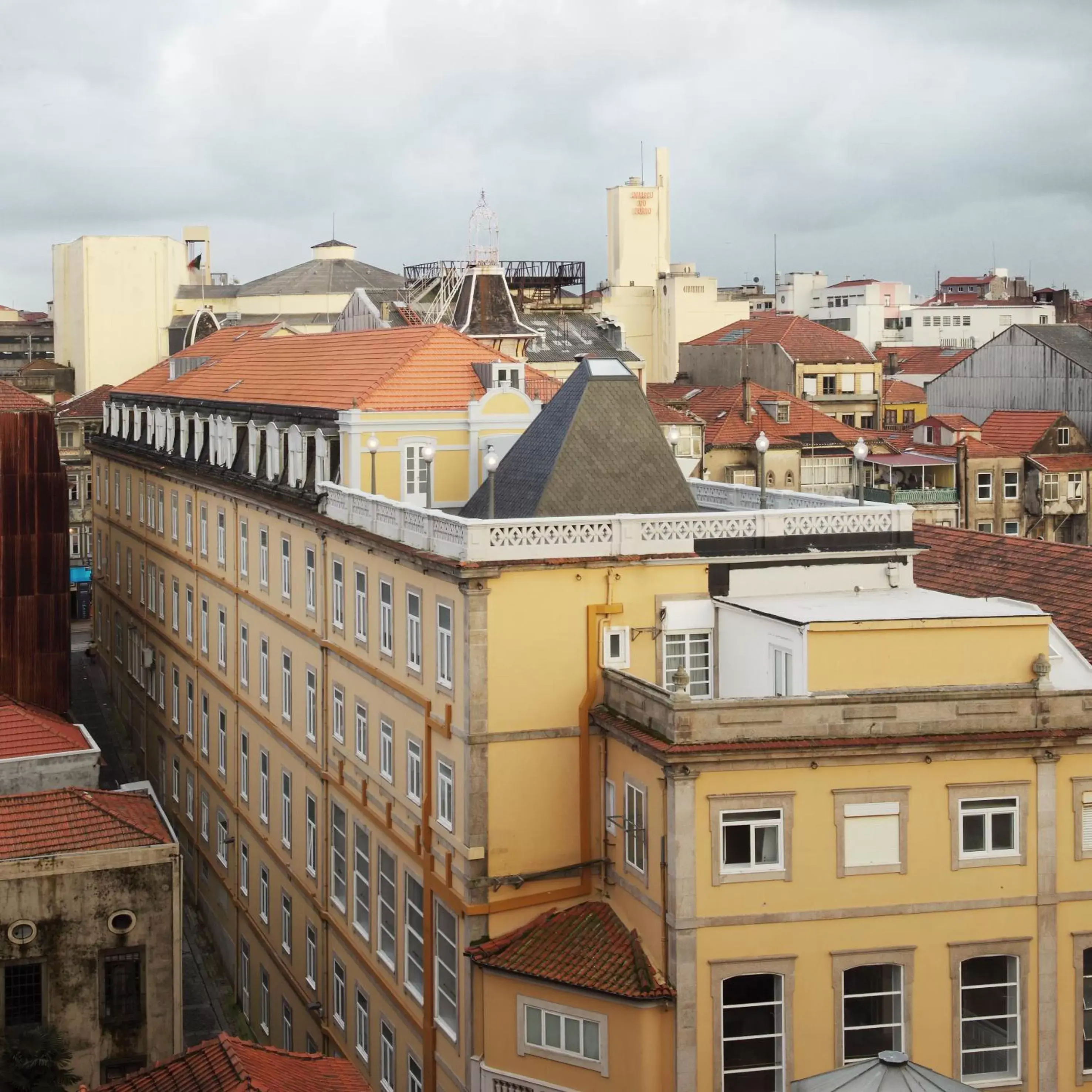 Neighbourhood in Grande Hotel do Porto