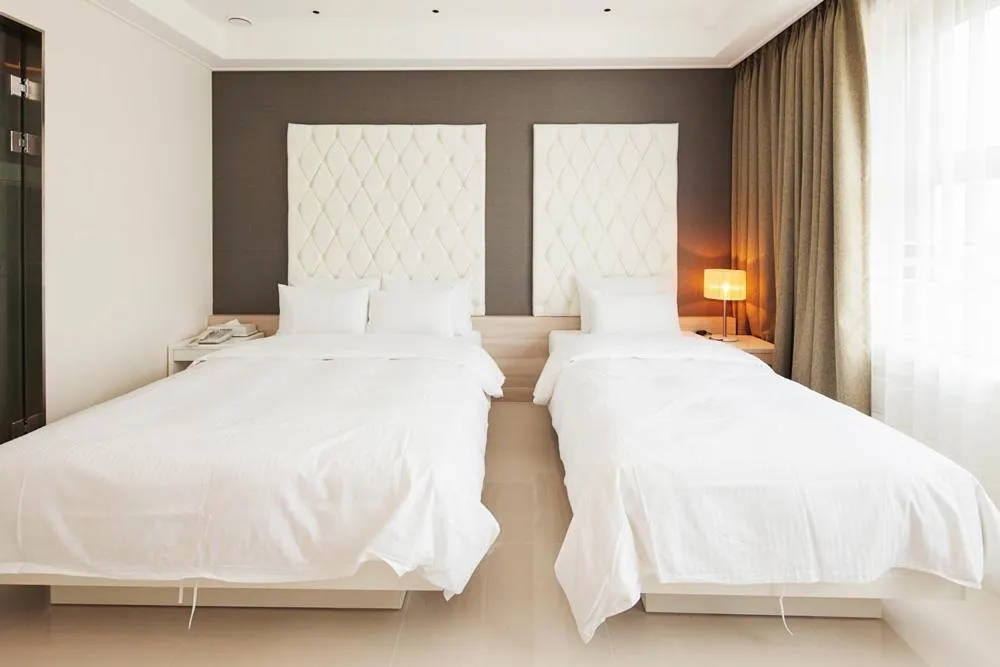 Twin Room with Mountain View in Wolmido Premiers Hotel