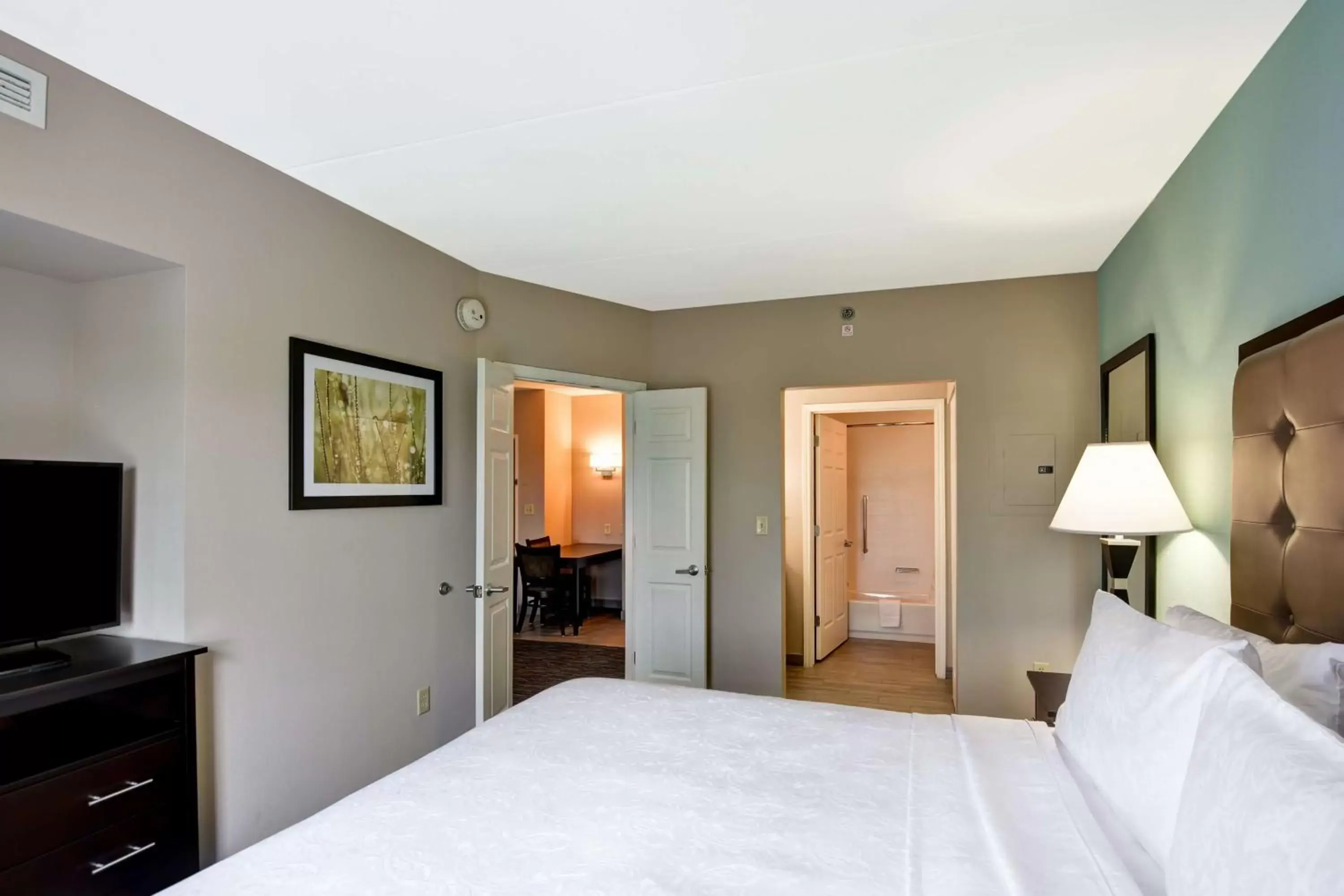 Bedroom, Bed in Homewood Suites by Hilton Aurora Naperville