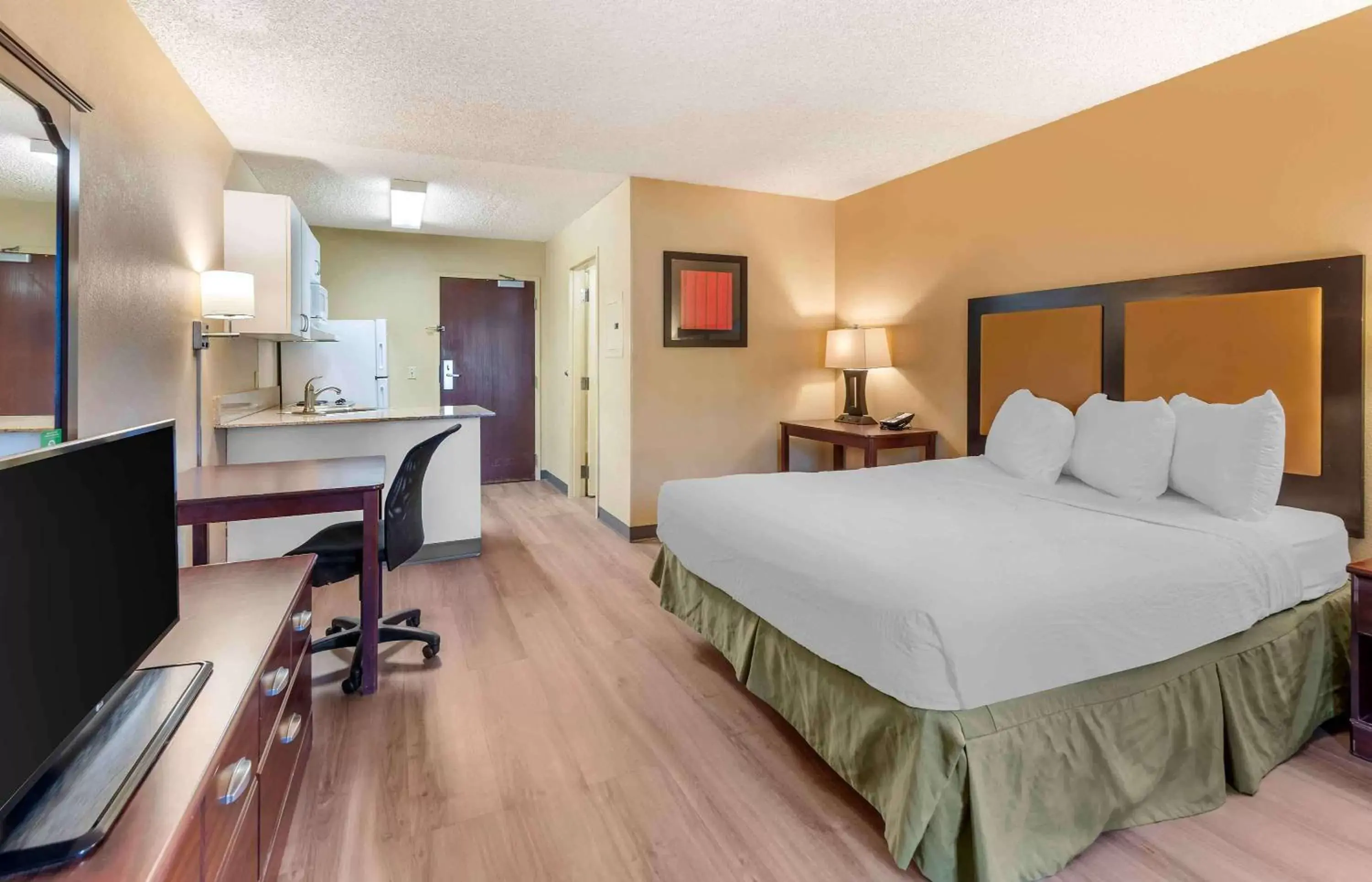Bedroom in Extended Stay America Suites - Los Angeles - Ontario Airport
