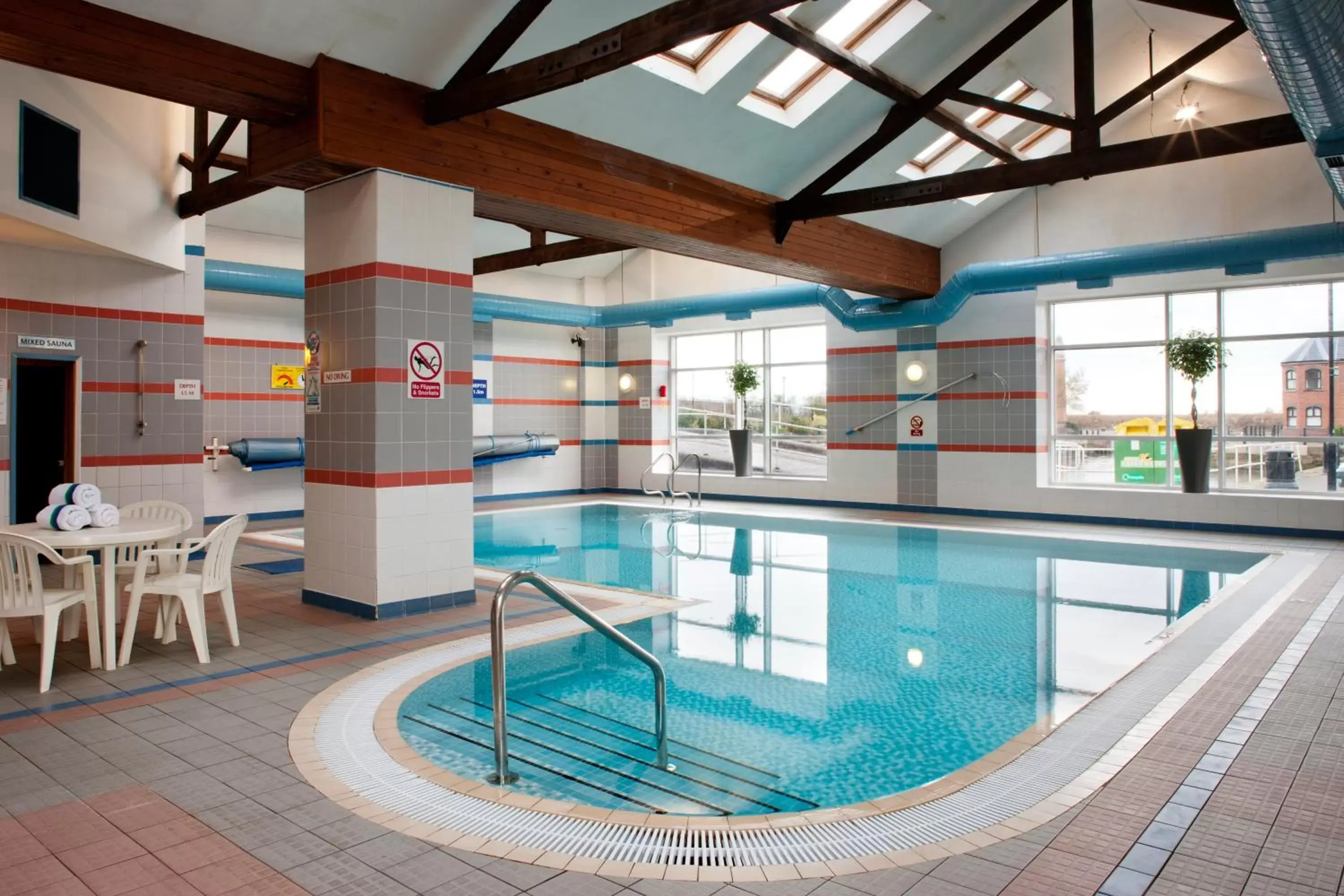 Swimming Pool in Holiday Inn Ellesmere Port/Cheshire Oaks, an IHG Hotel