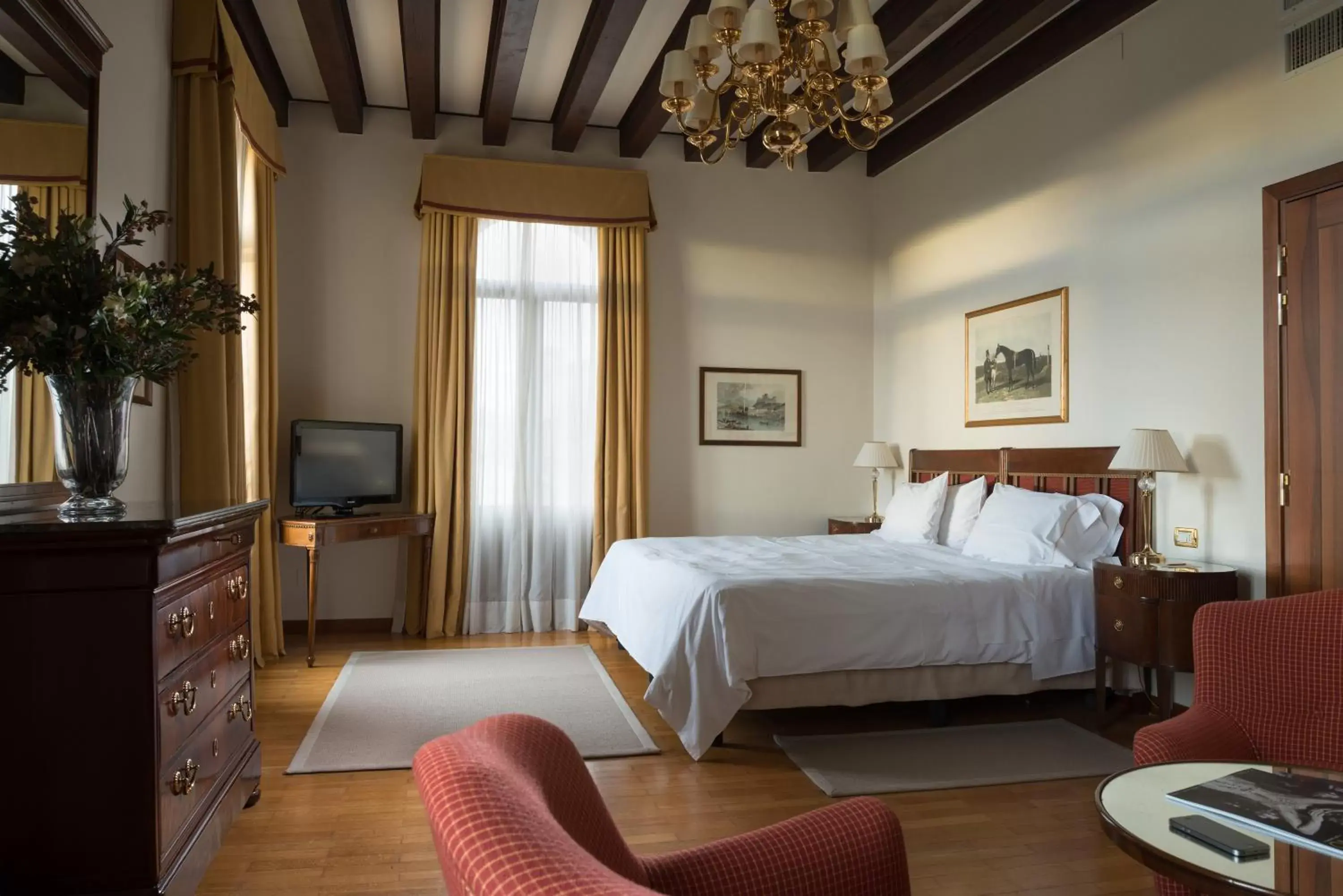 Photo of the whole room, Bed in Hotel Villa Cipriani