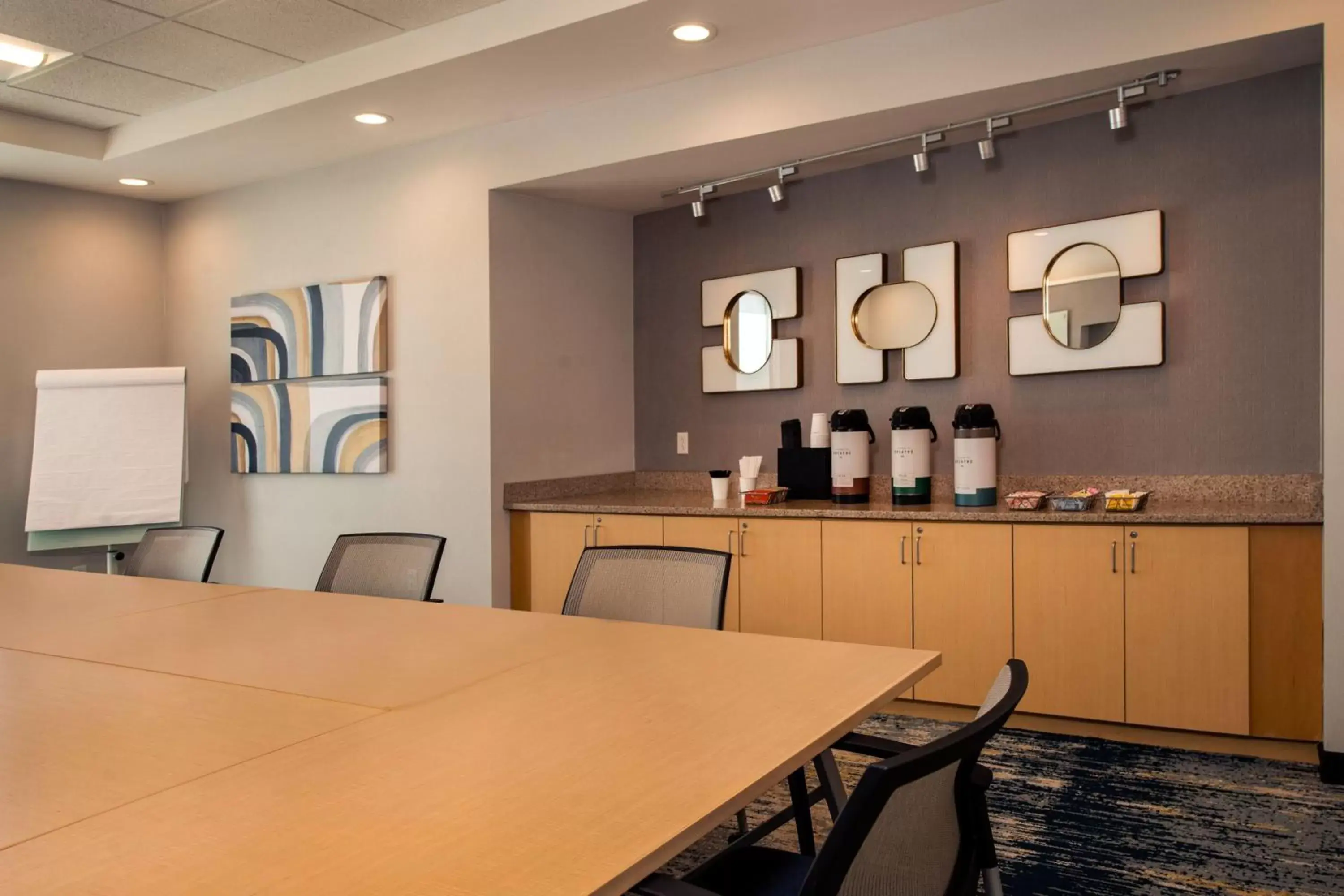 Meeting/conference room, Restaurant/Places to Eat in TownePlace Suites by Marriott Frederick