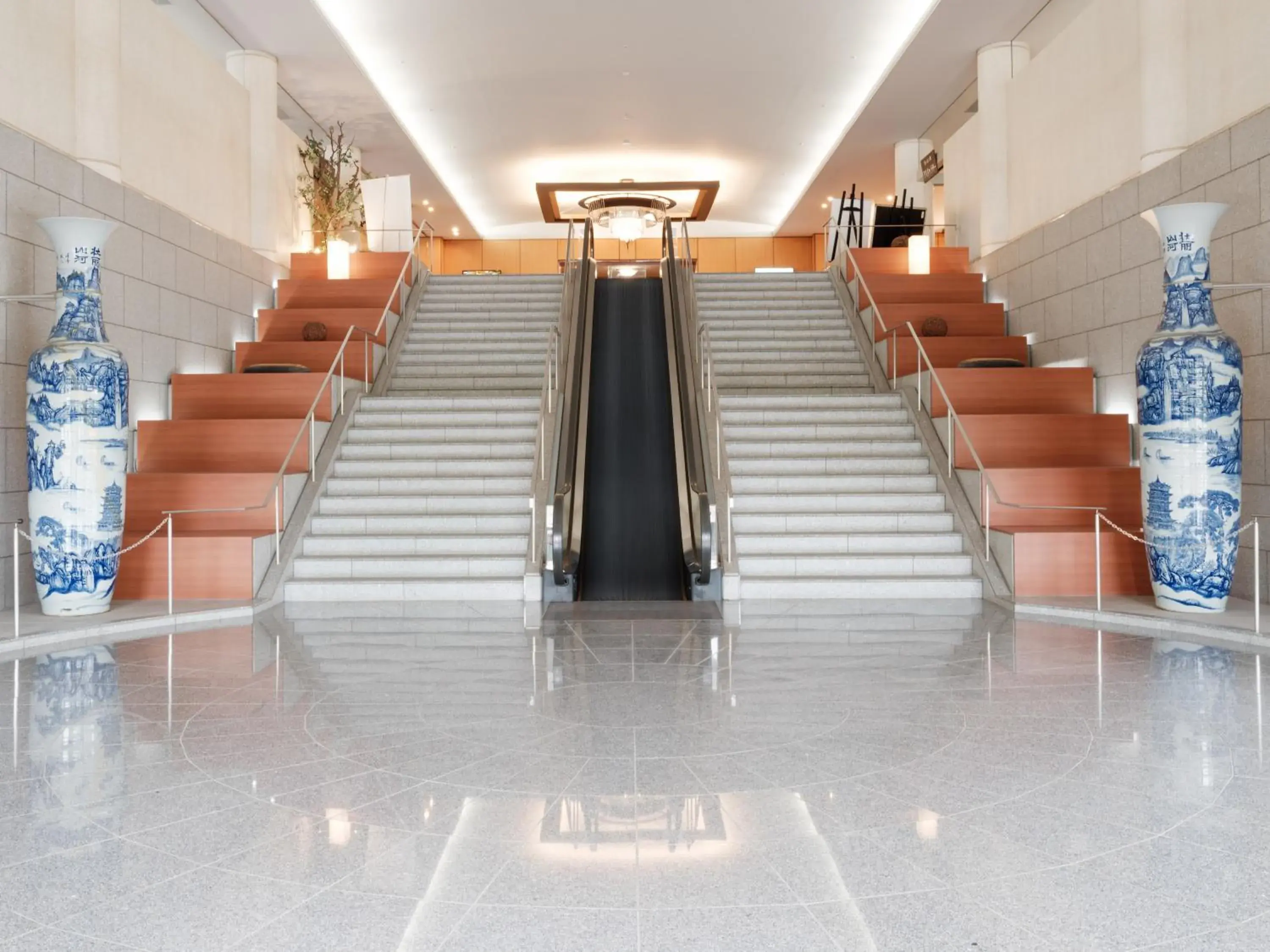 Lobby or reception in APA Hotel & Resort Kaga Katayamazu Onsen Kasuikyo Lobby or reception in APA Hotel & Resort Kaga Katayamazu Onsen Kasuikyo