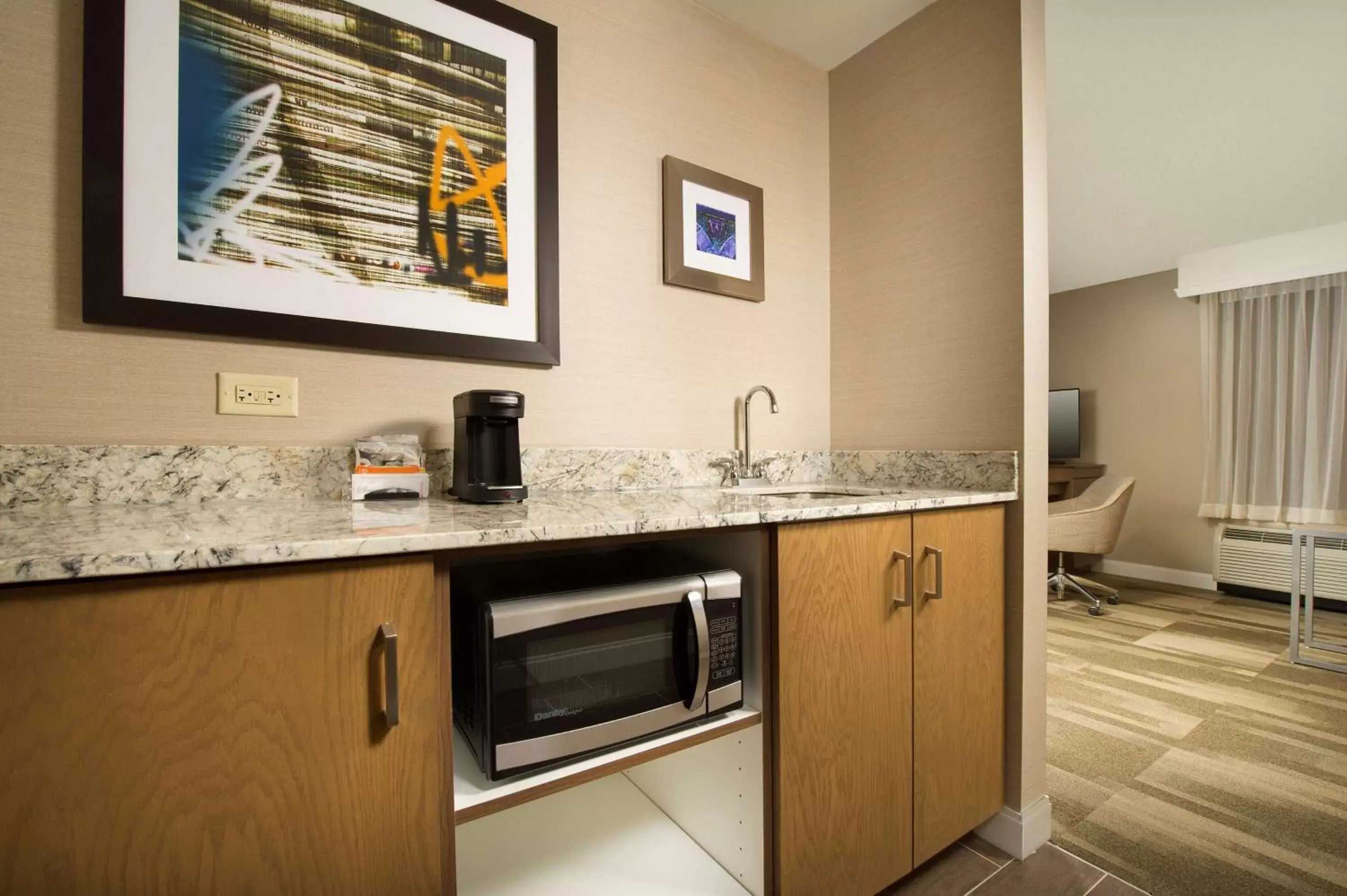 Kitchen or kitchenette, Kitchen/Kitchenette in Hampton Inn & Suites Syracuse/Carrier Circle