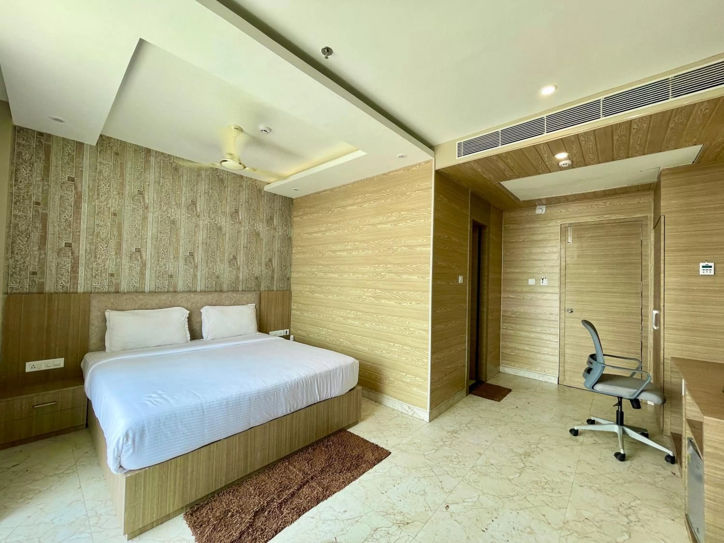 Bed in Hotel TBS sea view ! Puri