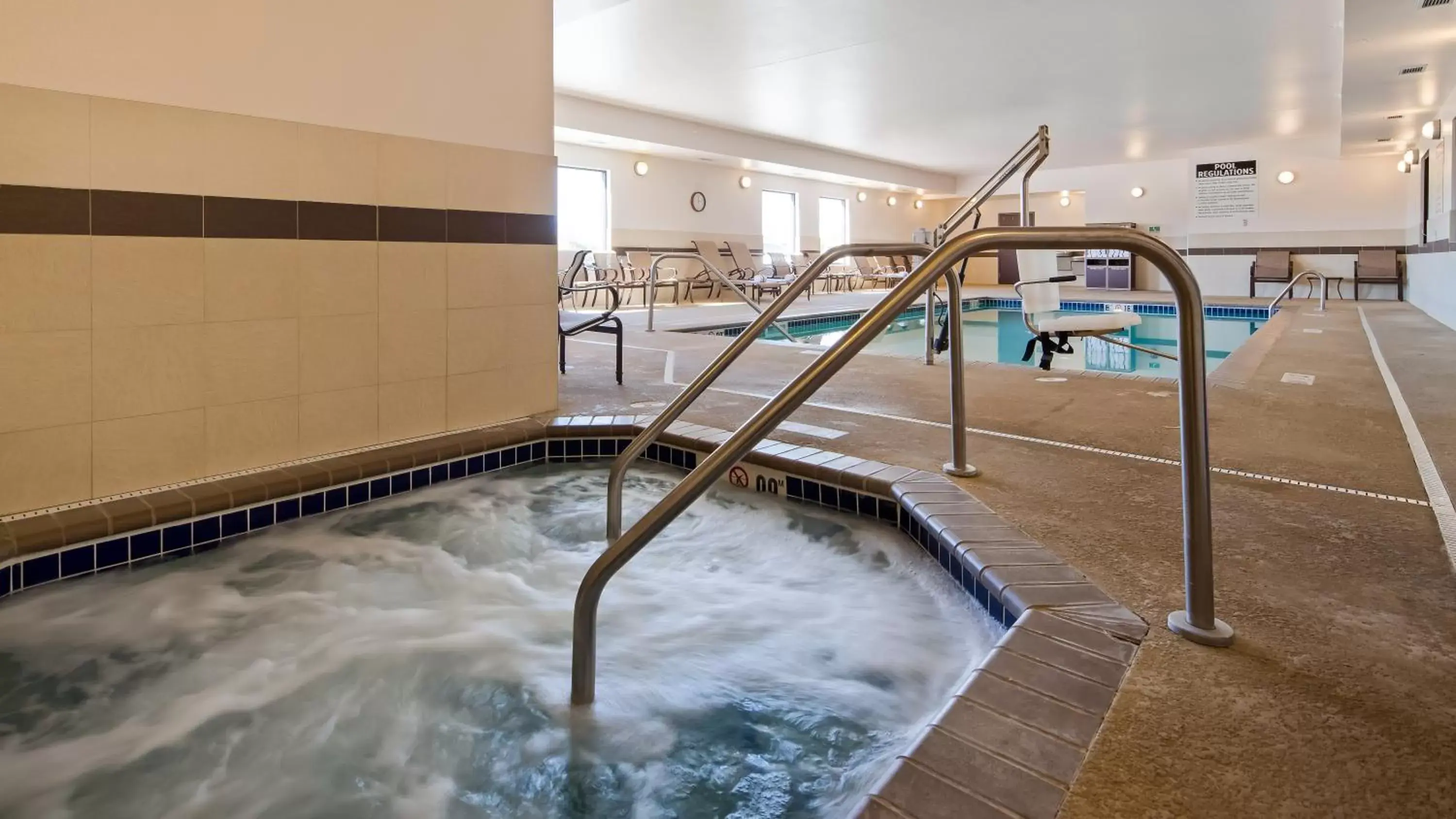 Swimming Pool in Best Western Plus Lincoln Inn & Suites