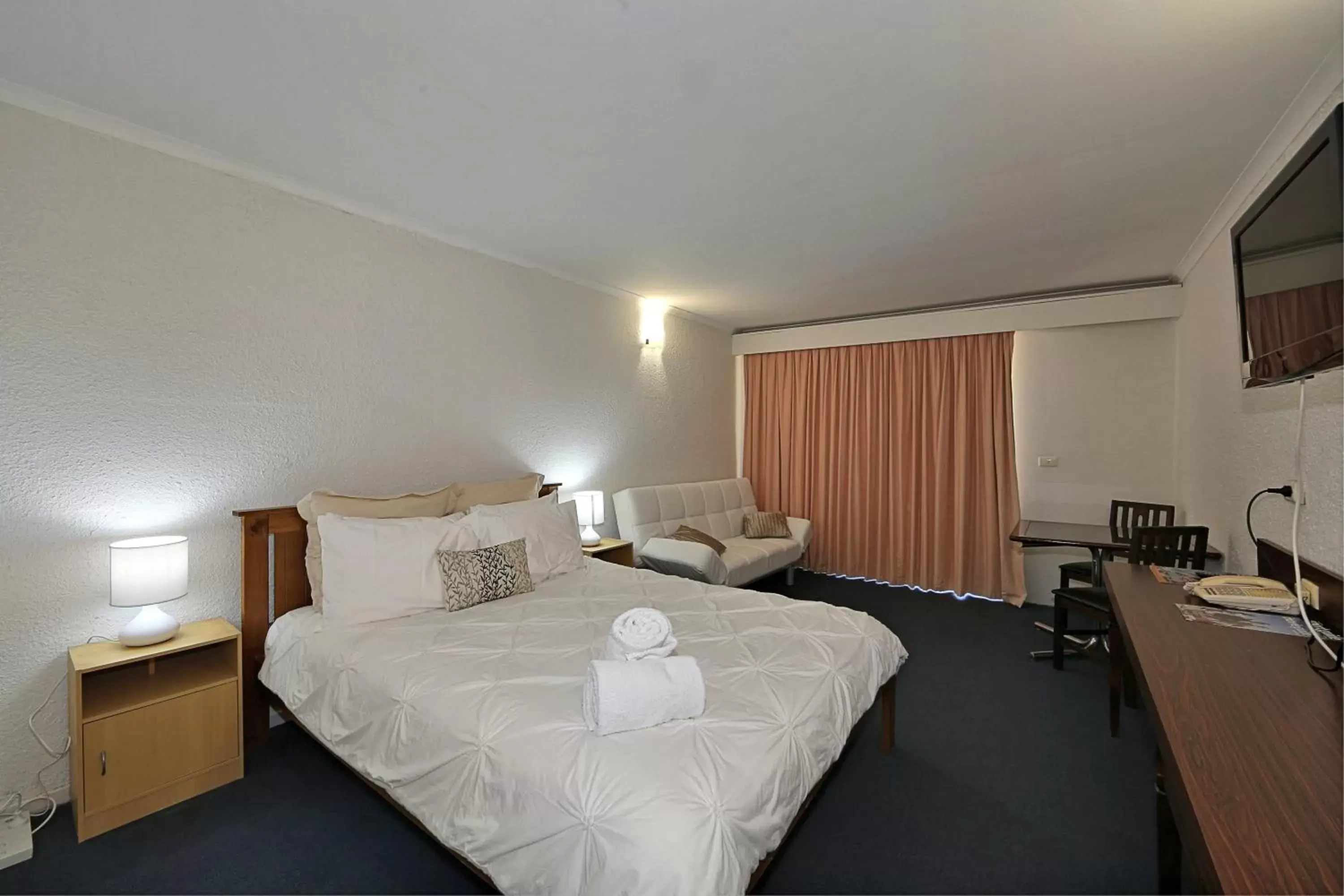 Bed in Alexandra Park Motor Inn