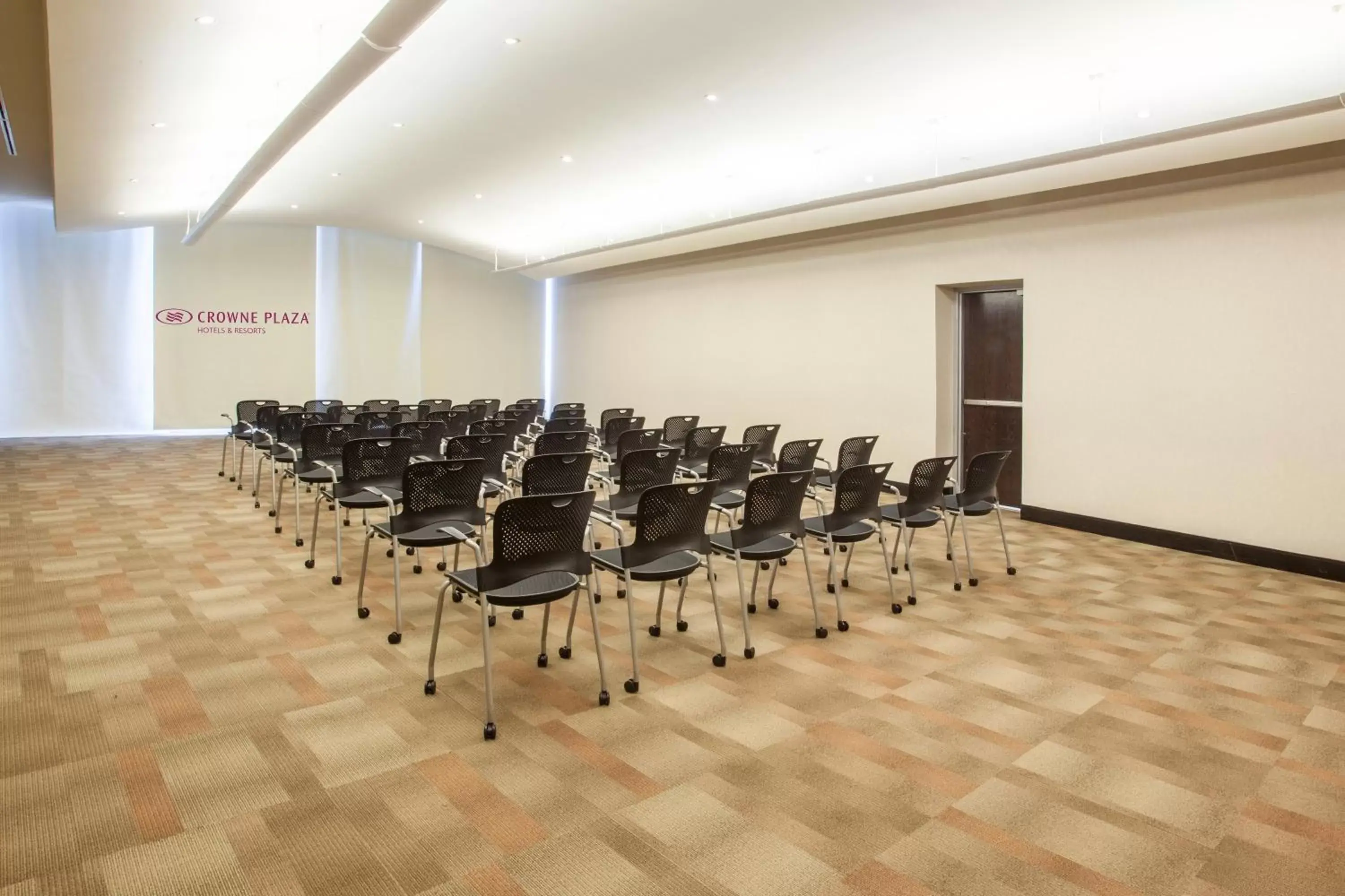 Meeting/conference room in Crowne Plaza Leon, an IHG Hotel