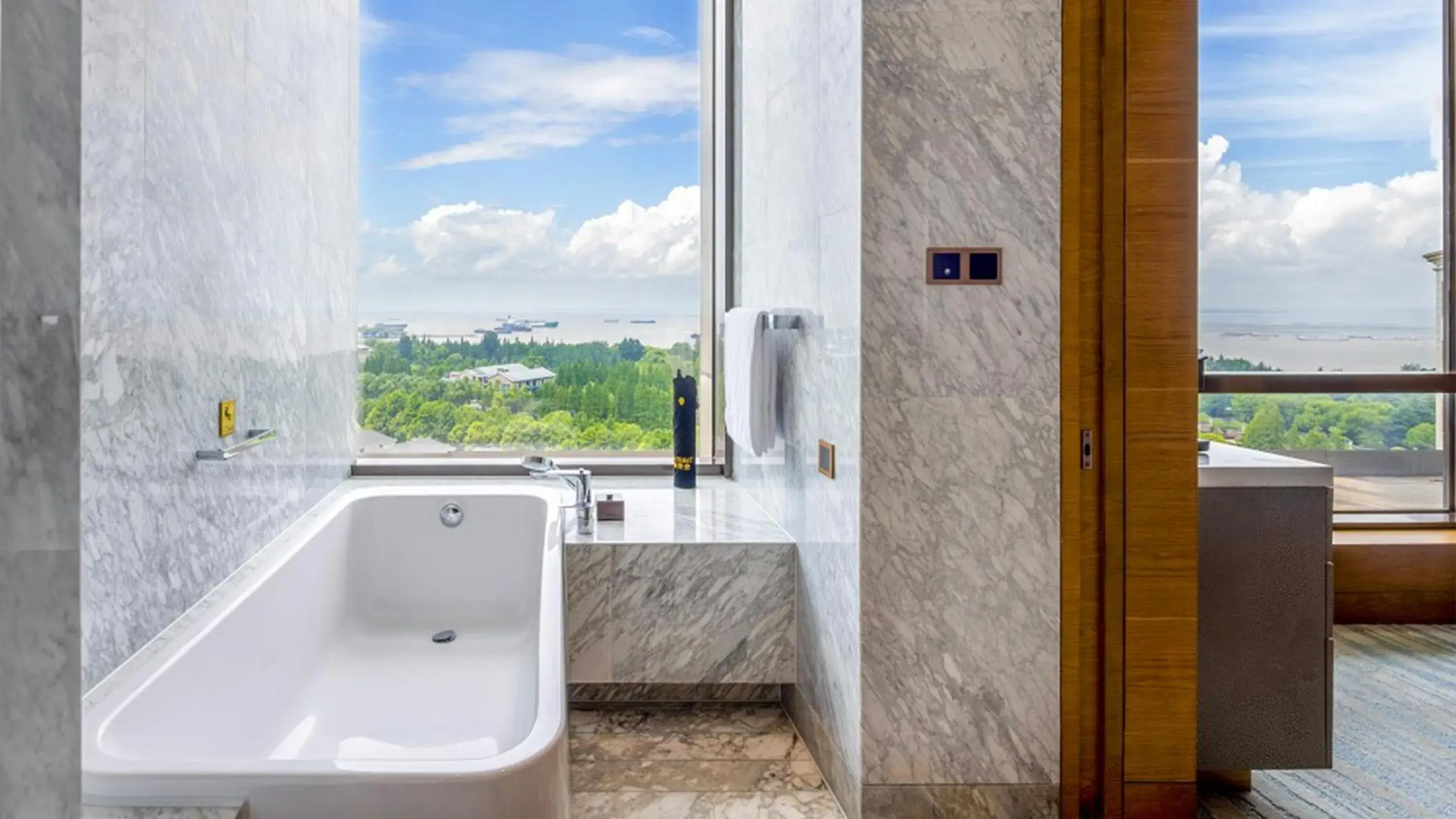 Bathroom in InterContinental Nantong, an IHG Hotel-Best view of yangtze