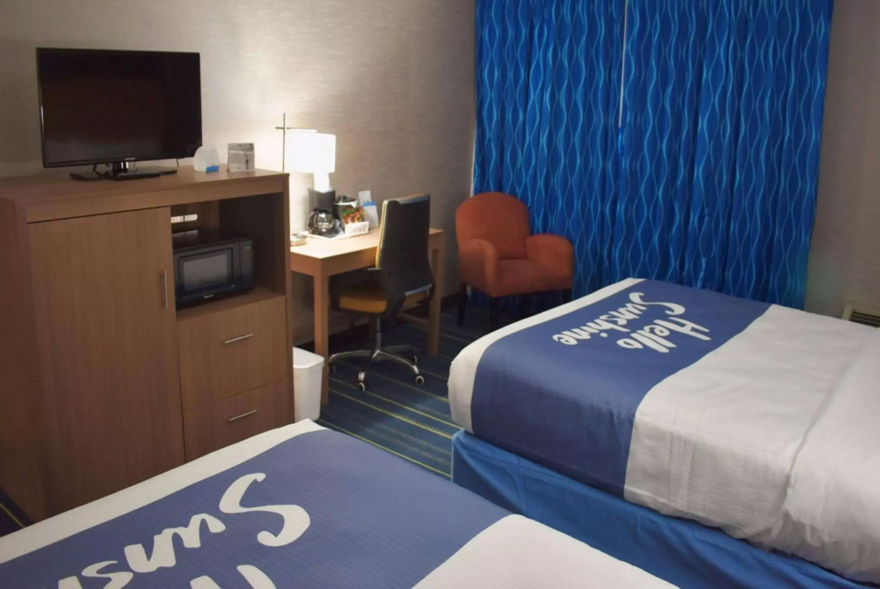 Photo of the whole room, Bed in Days Inn by Wyndham Wayne