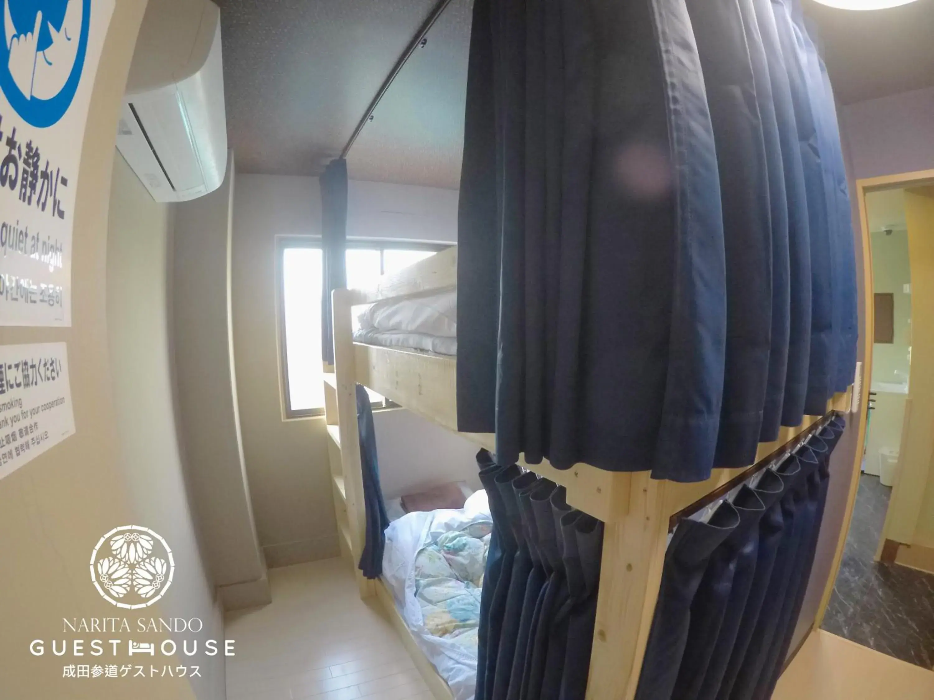 bunk bed in Narita Sando Guesthouse