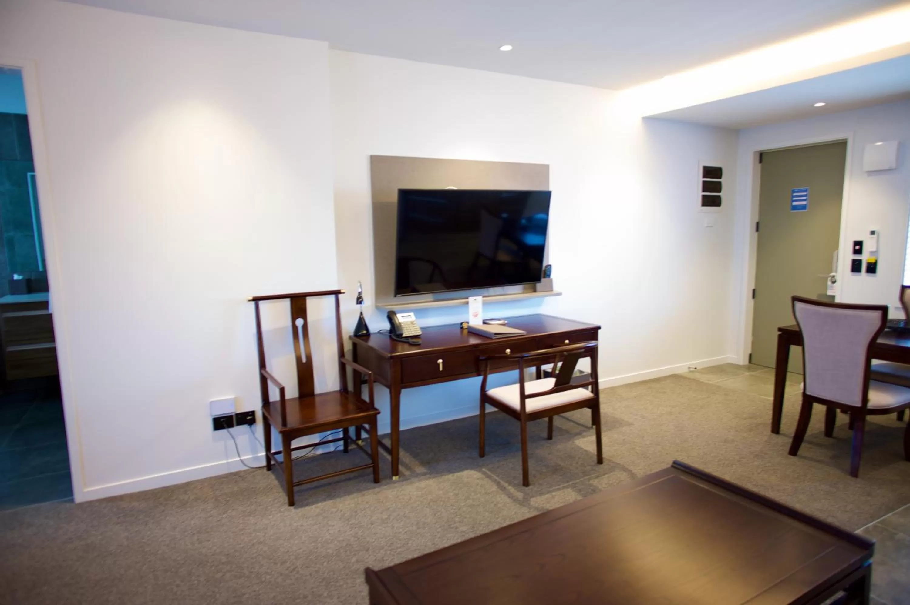 TV and multimedia in Regal Palms Resort