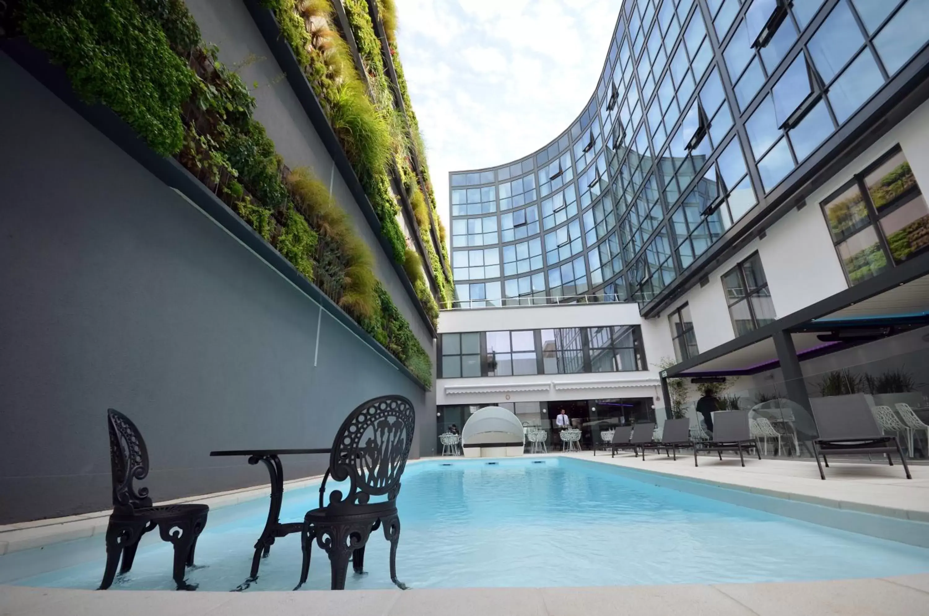 Patio, Swimming Pool in Holiday Inn Dijon Toison D'or, an IHG Hotel