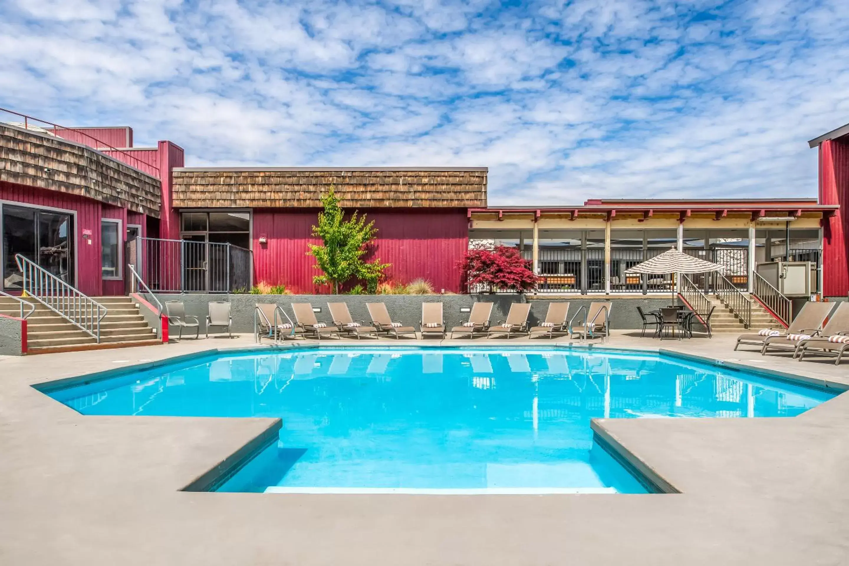 Swimming Pool in Red Lion Hotel Kennewick Columbia Center