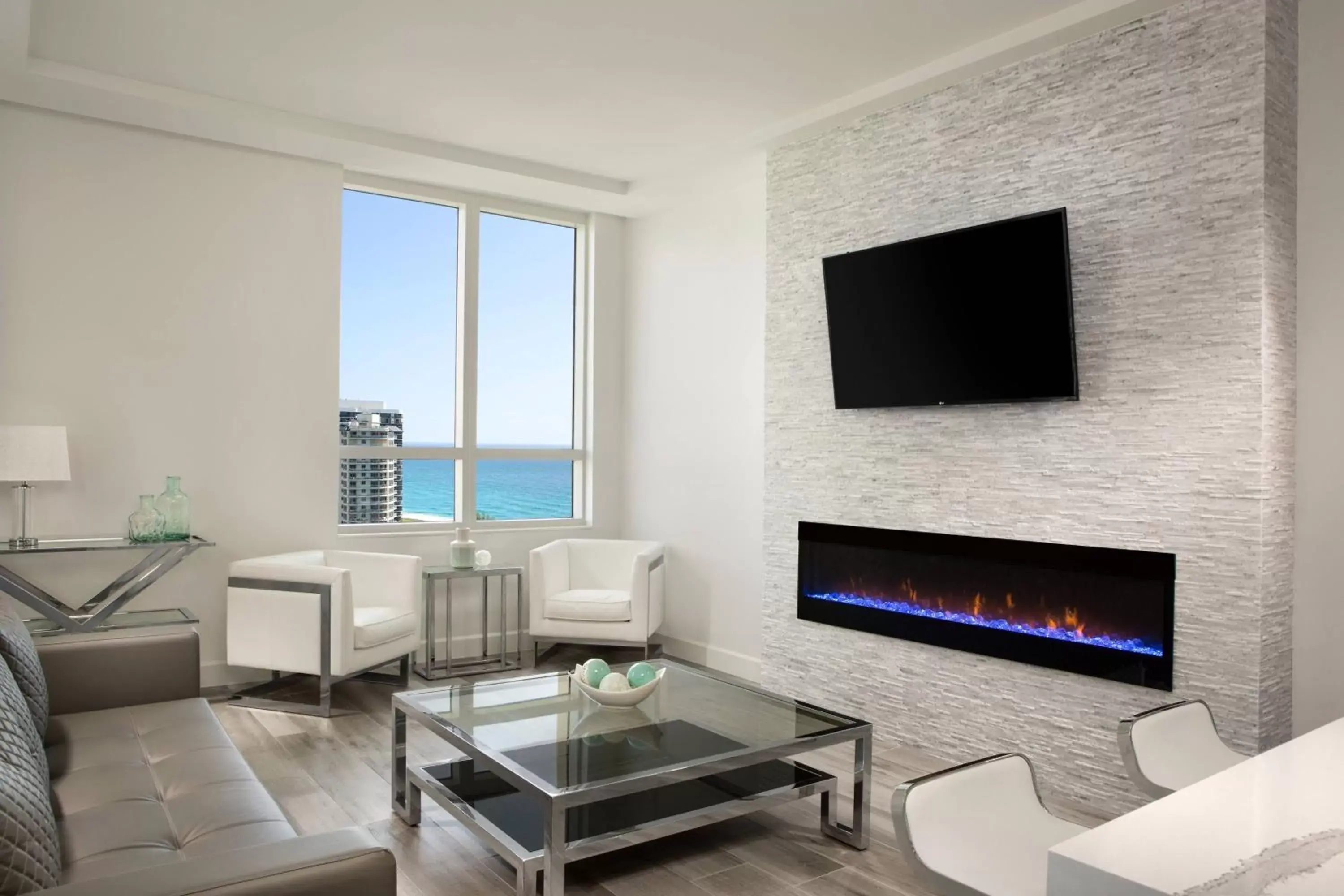 Living room, Seating Area in Palm Beach Marriott Singer Island Beach Resort & Spa