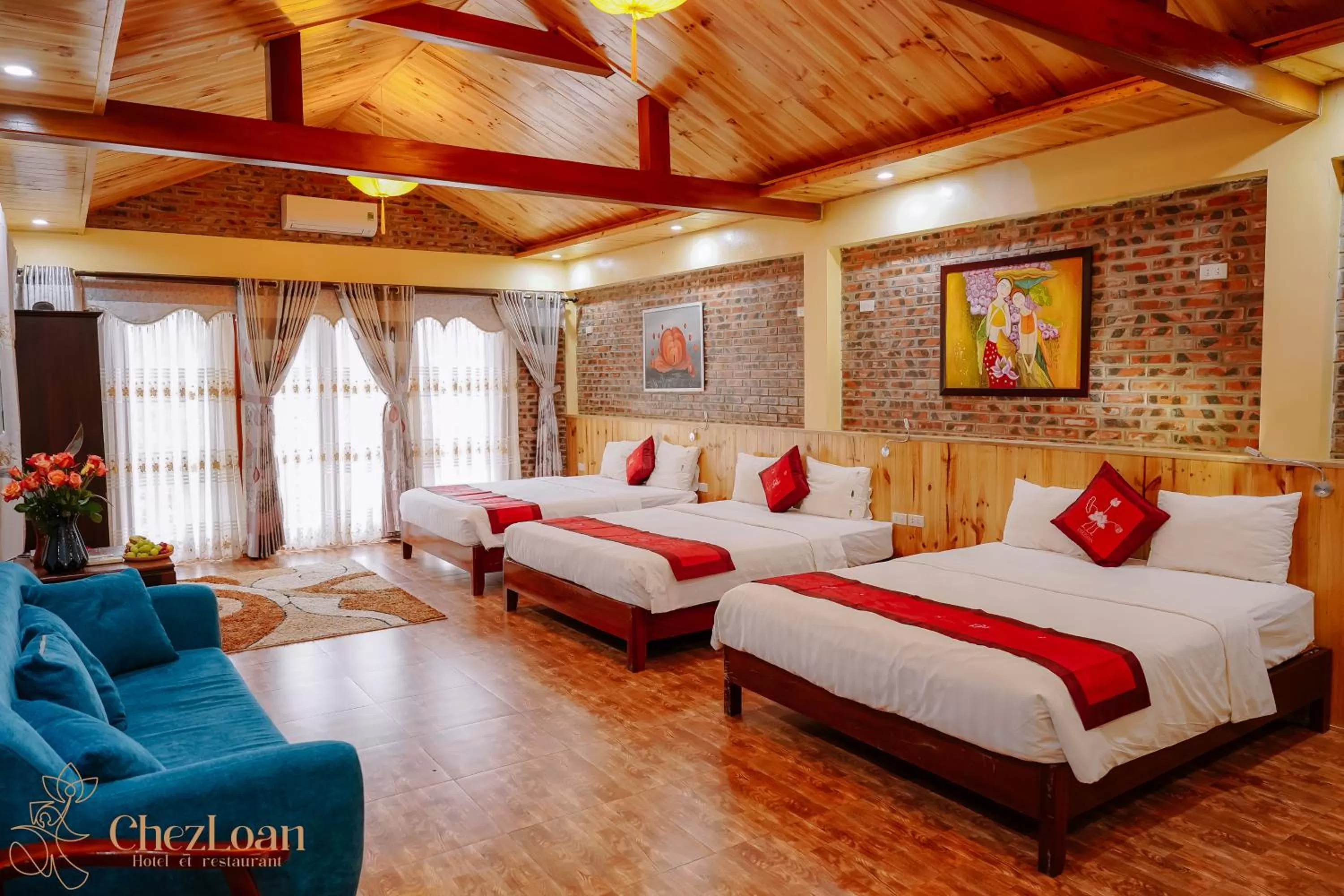 Photo of the whole room, Bed in Chez Loan Hotel