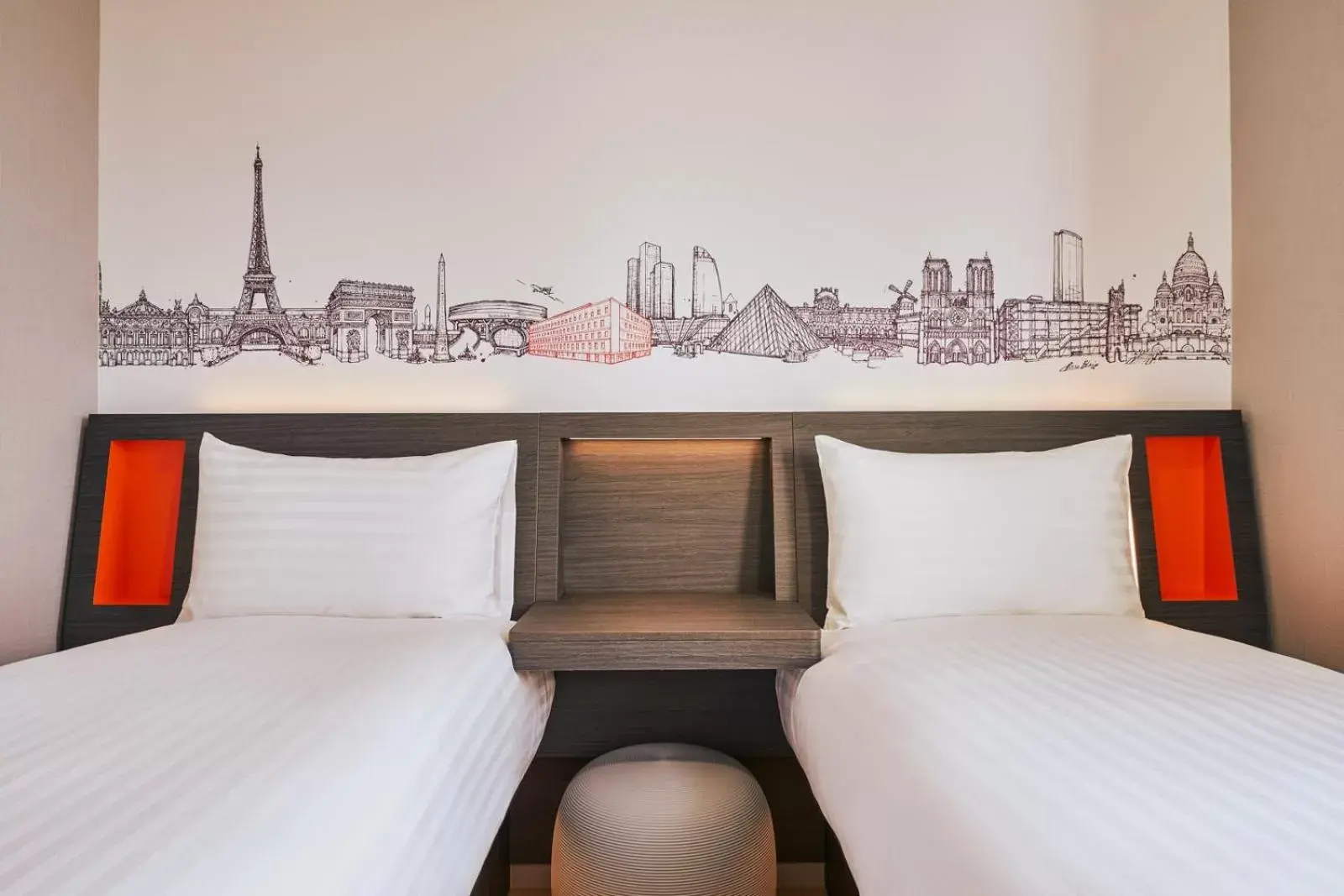 Bedroom, Bed in easyHotel Paris Charles de Gaulle Villepinte