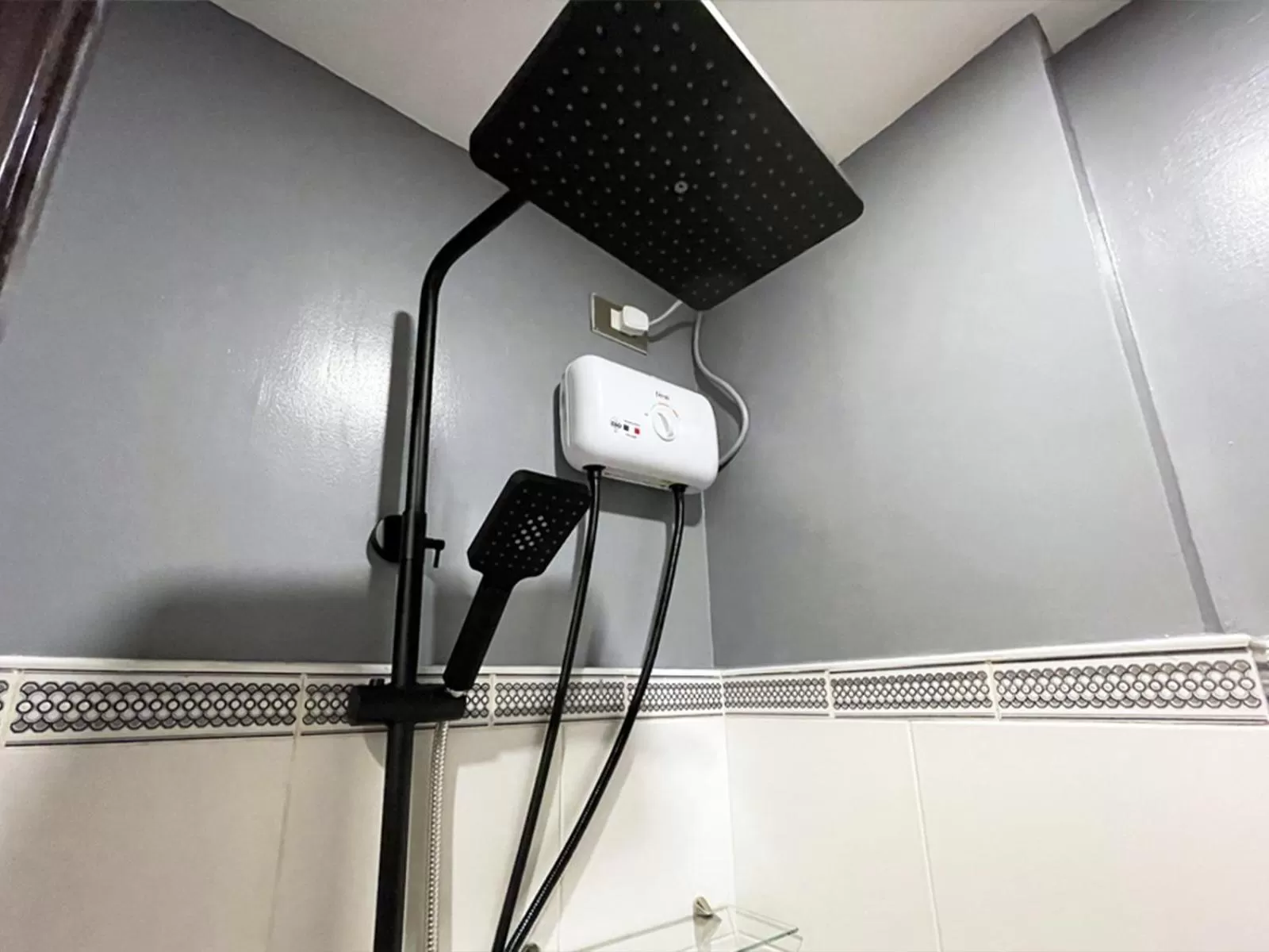 Shower in mySTAY Hotel BGC South