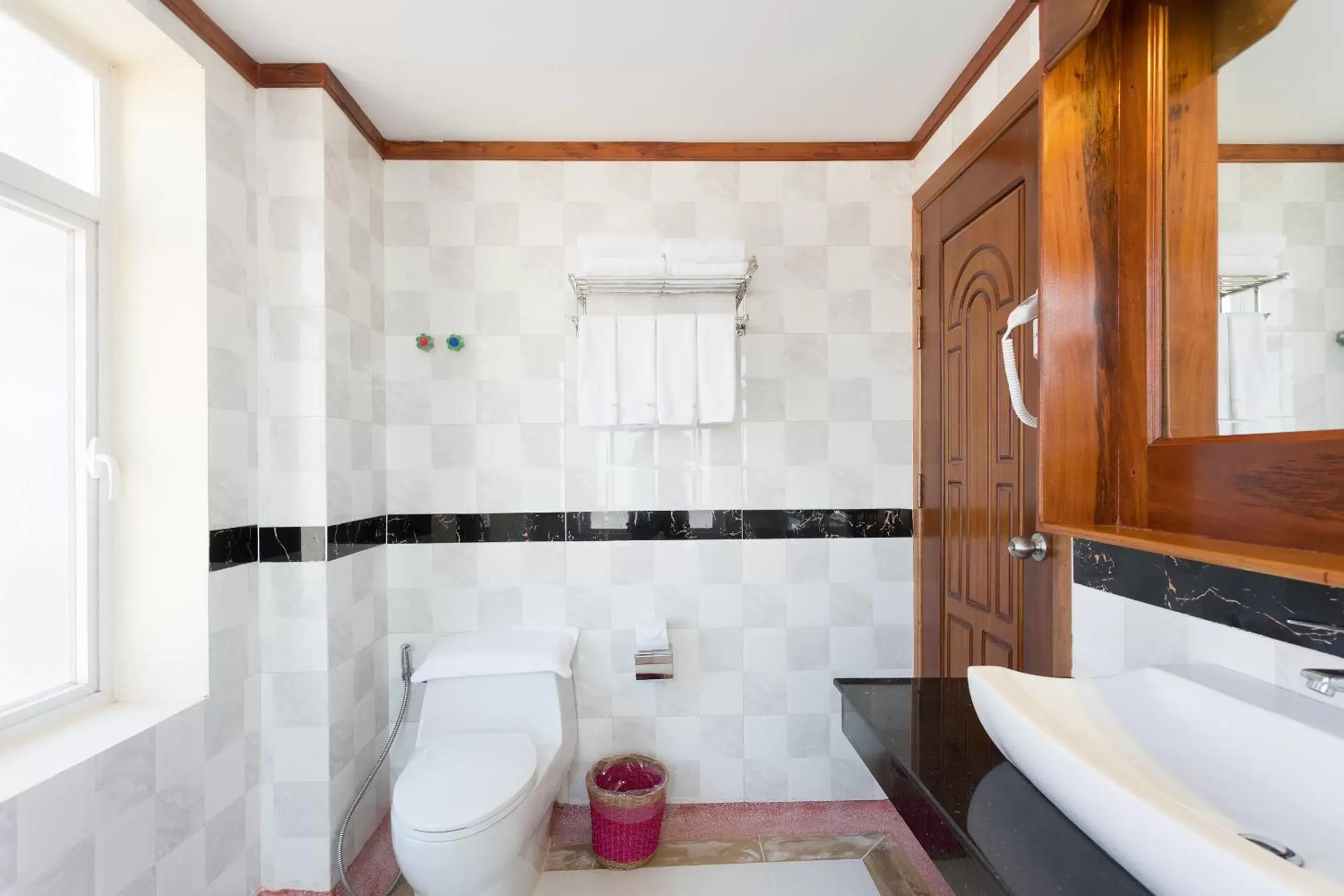 Bathroom in Okay Palace Hotel