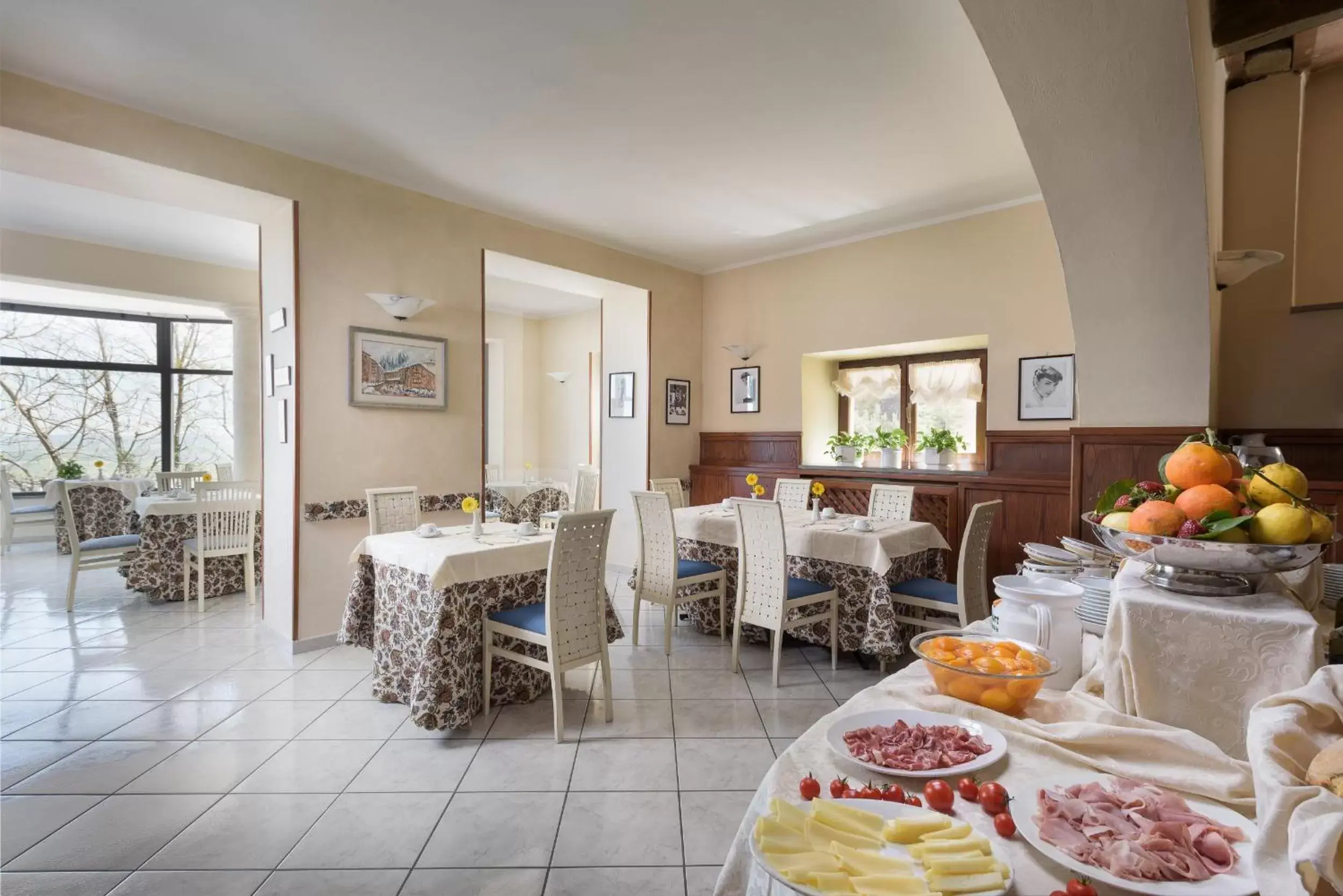 Breakfast, Restaurant/Places to Eat in Hotel Dei Capitani