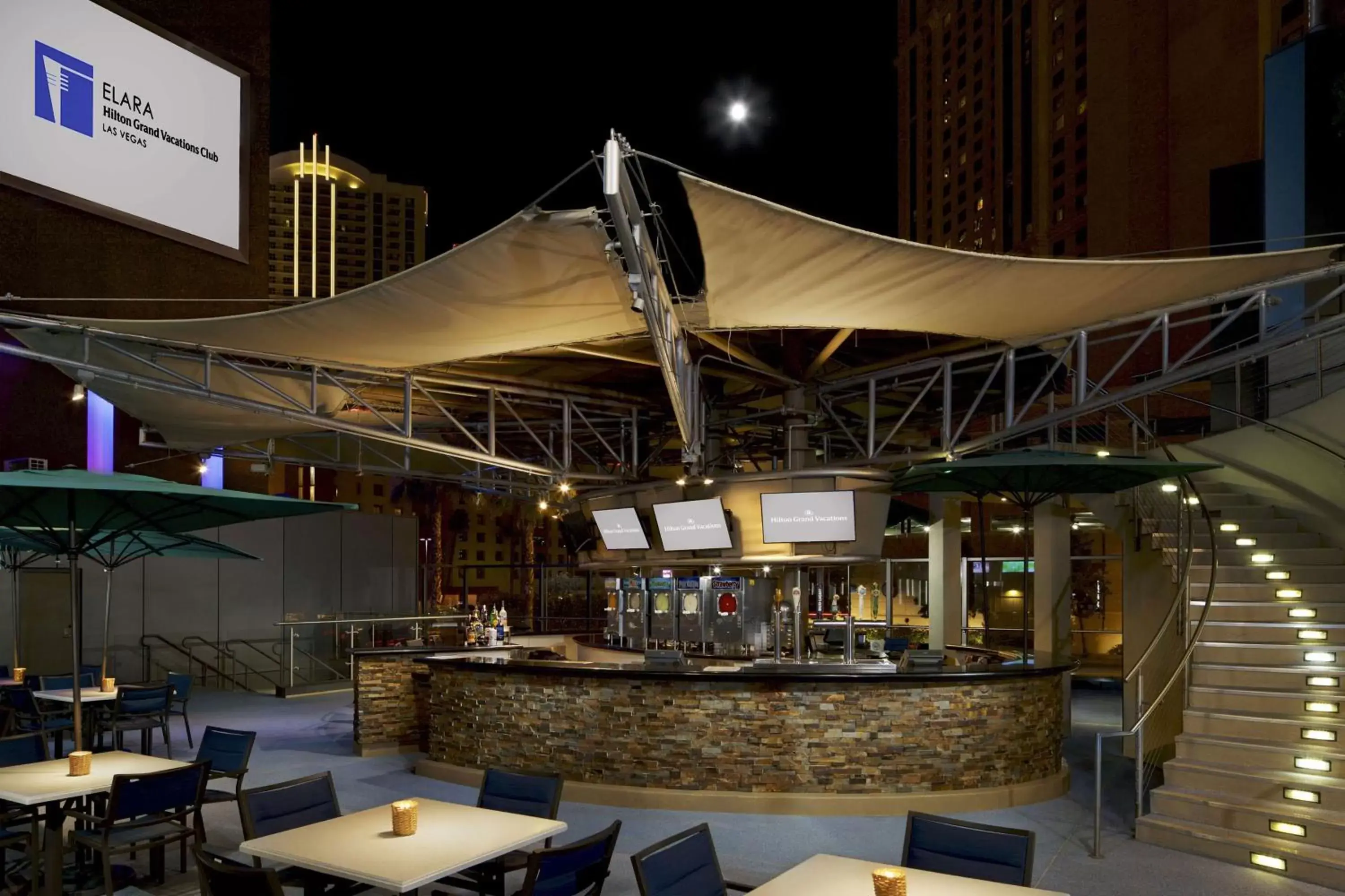 Pool view, Lounge/Bar in Hilton Grand Vacations Club Elara Center Strip Las Vegas
