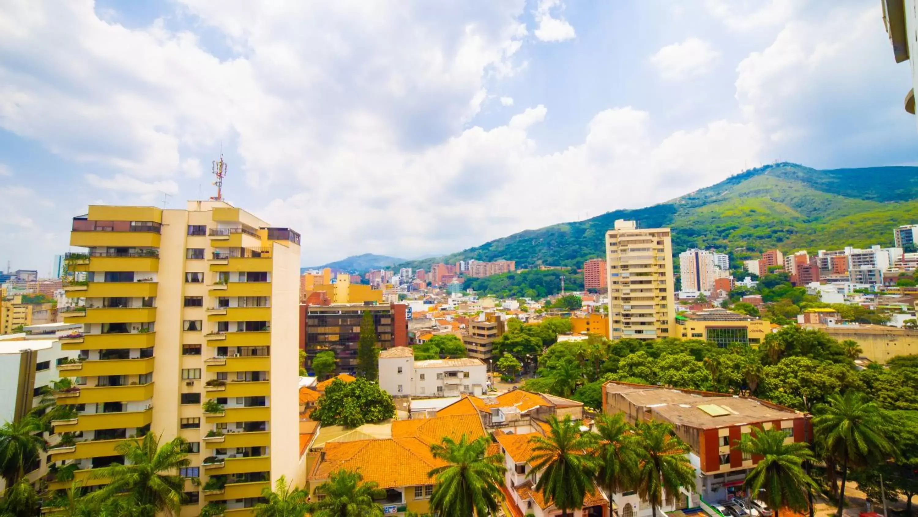 Street view in Azor Hotel Cali Versalles