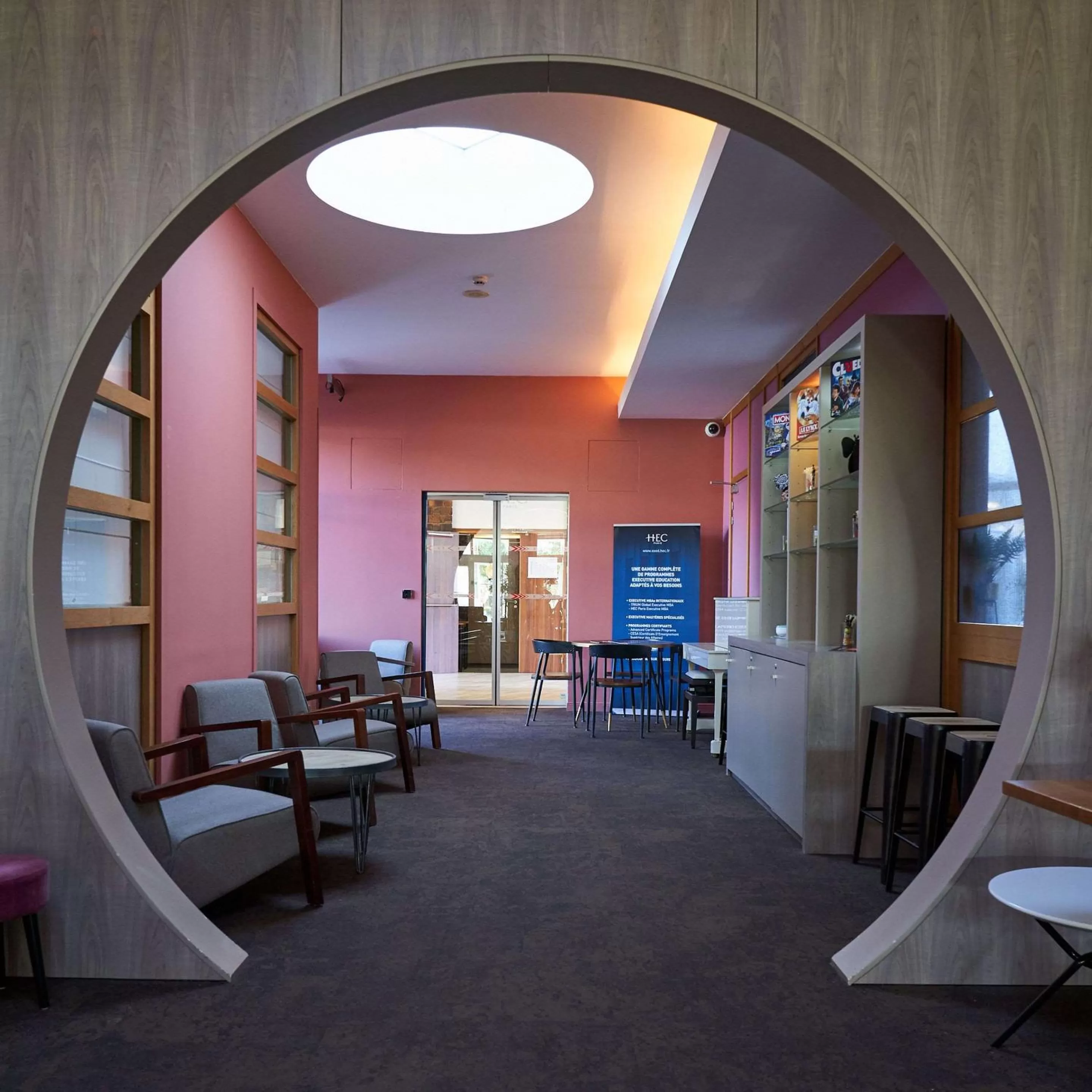 Lobby or reception in Best Western Plus Paris Saclay