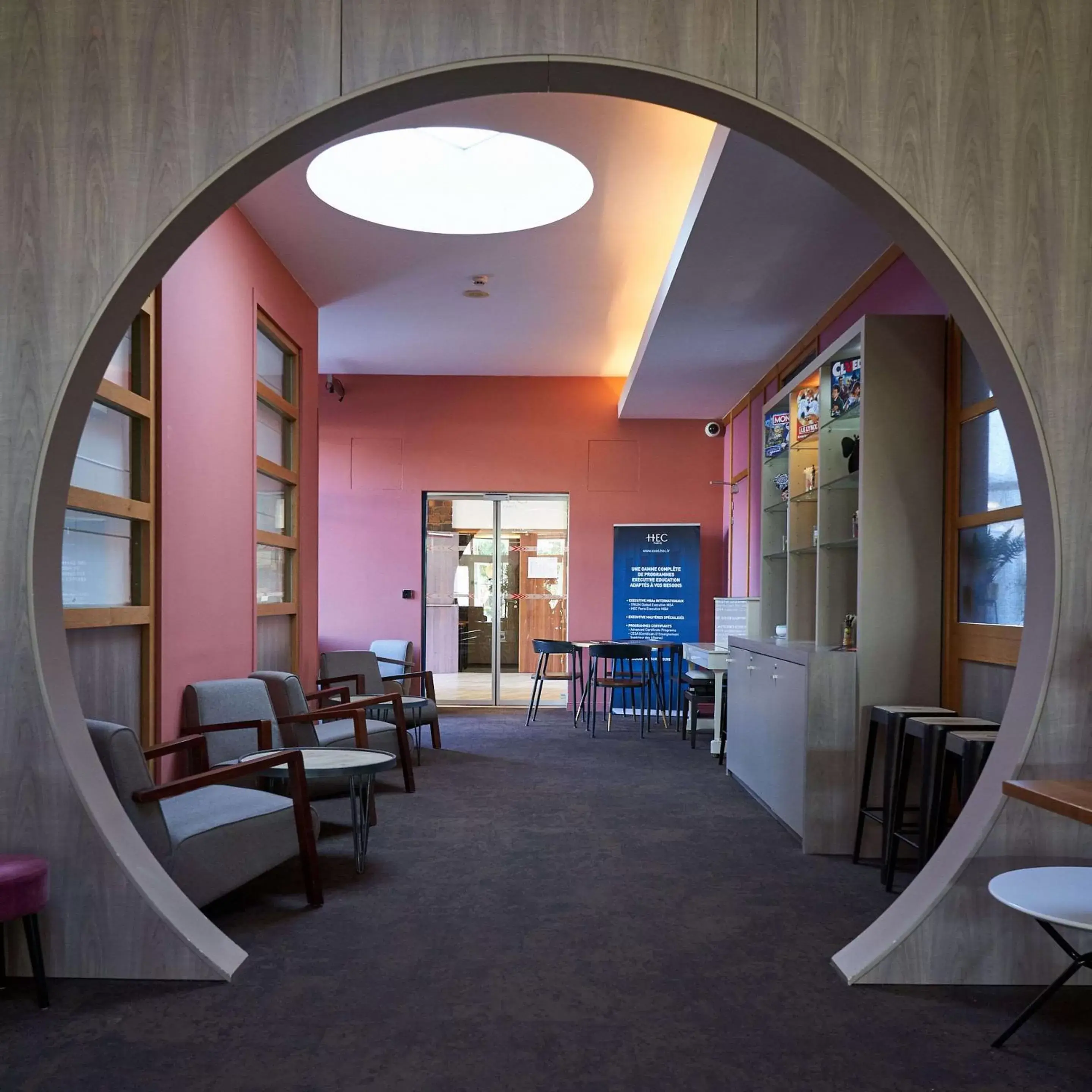 Lobby or reception in Best Western Plus Paris Saclay Lobby or reception in Best Western Plus Paris Saclay