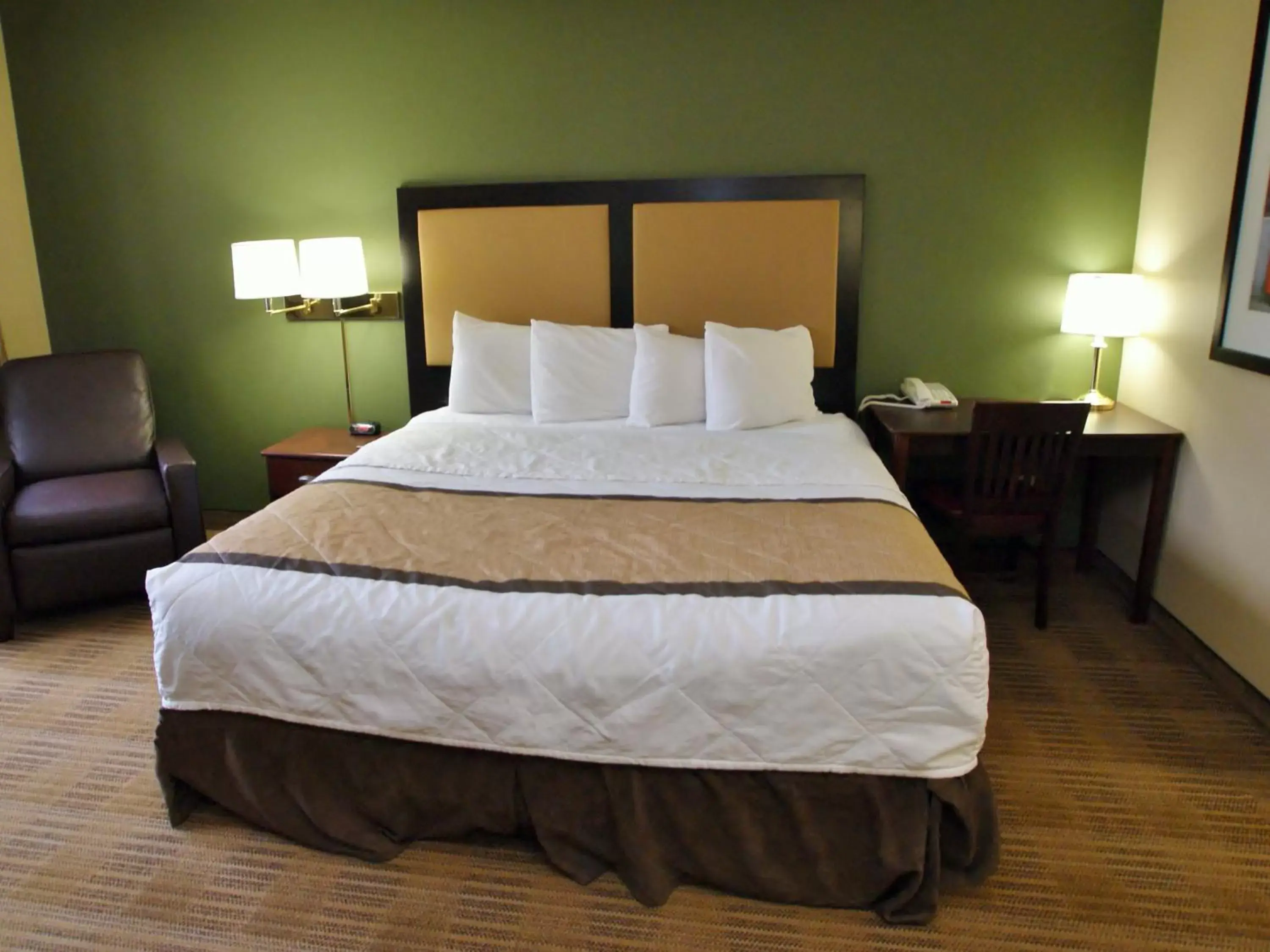 Bed in Extended Stay America Suites - Fresno - North