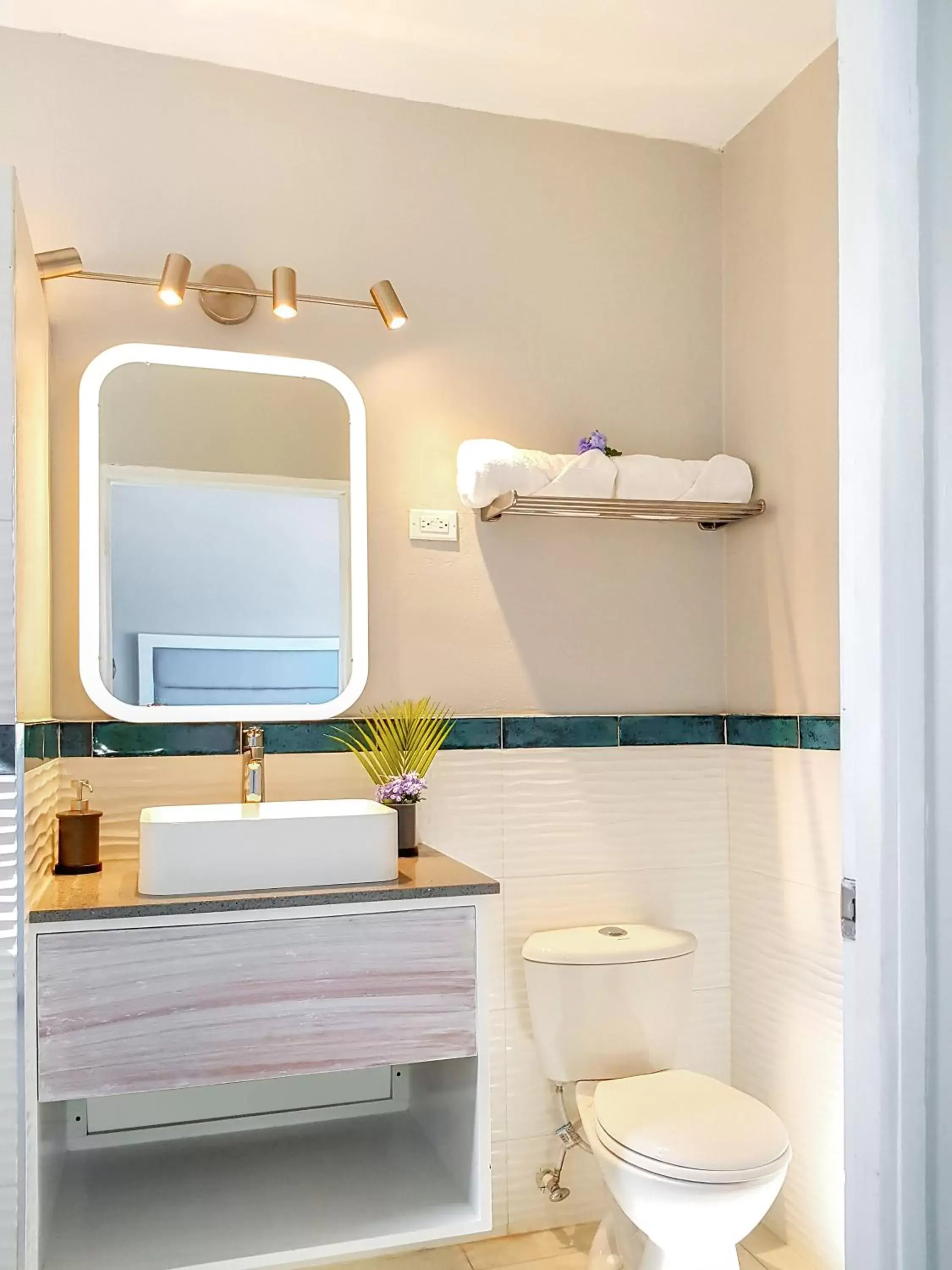 Shower, Bathroom in Luxe Beach Resort
