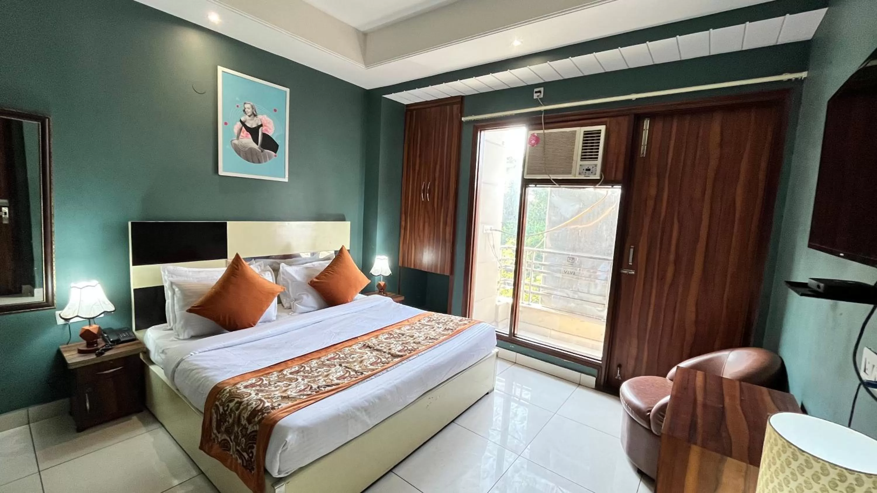 Bed in Qotel Hotel Church House Rohini Sector 15