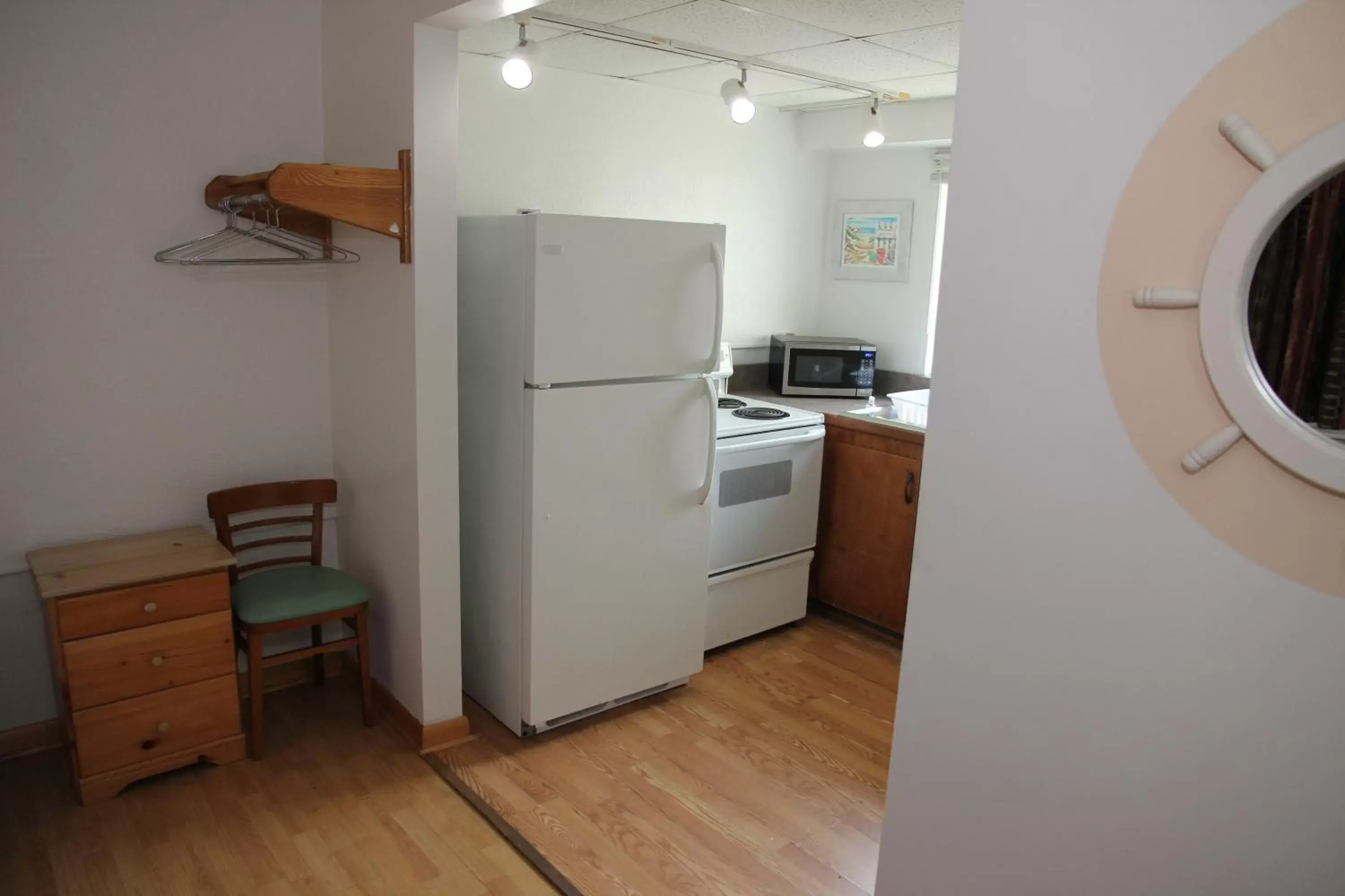 Kitchen/Kitchenette in Pink Champagne Motel