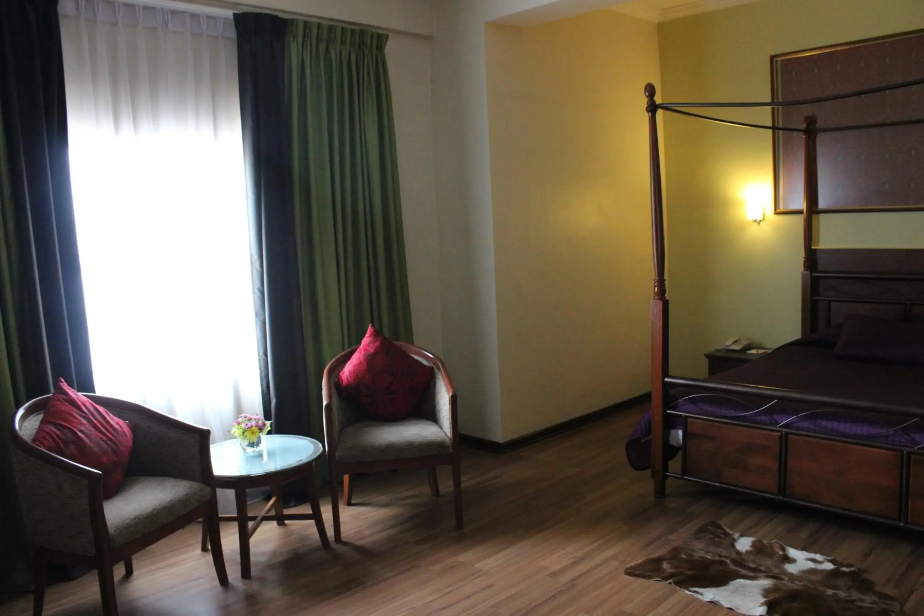 Bedroom, Seating Area in Hotel Maluri
