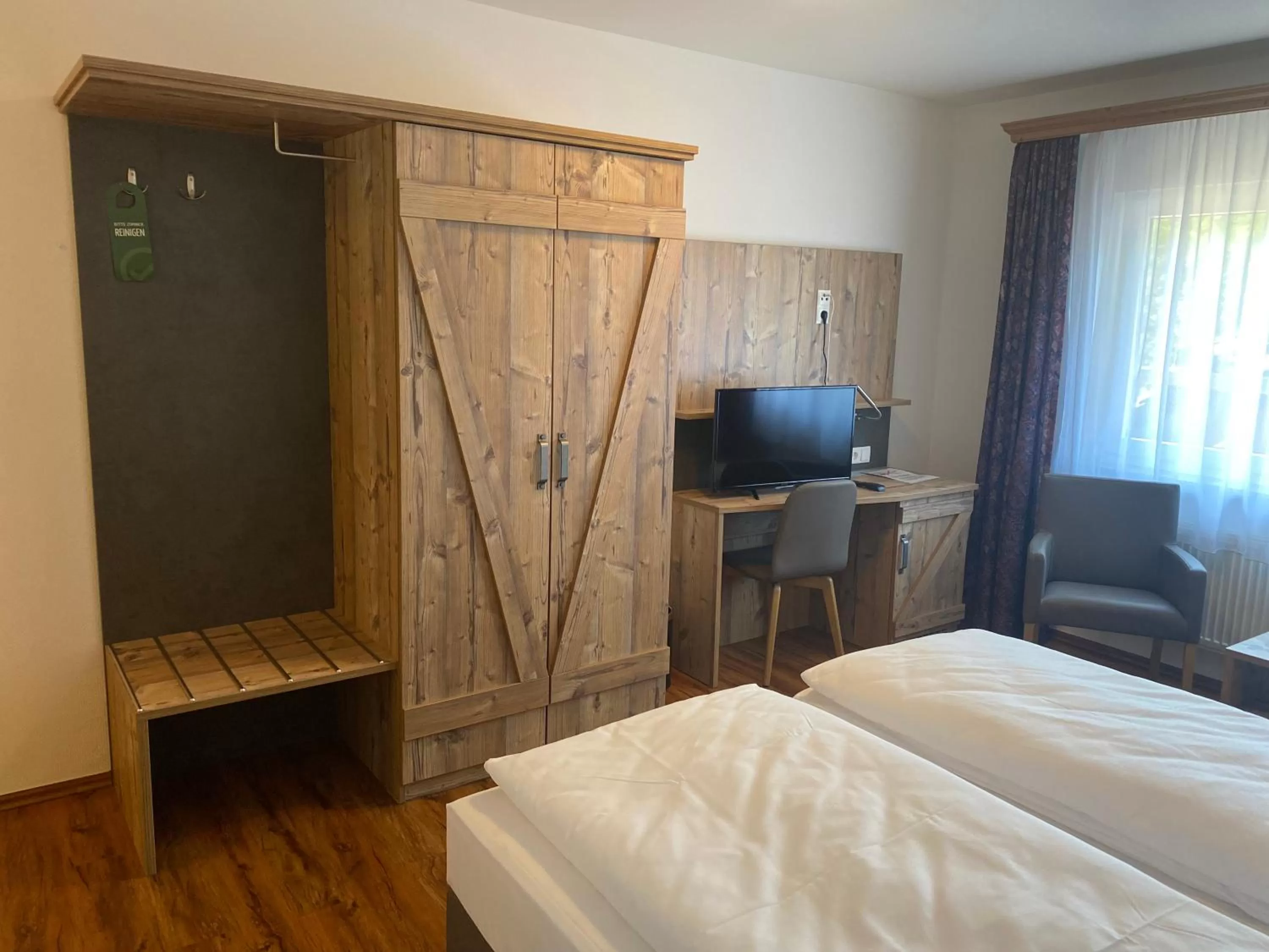 Photo of the whole room, Bed in Motel Domblick