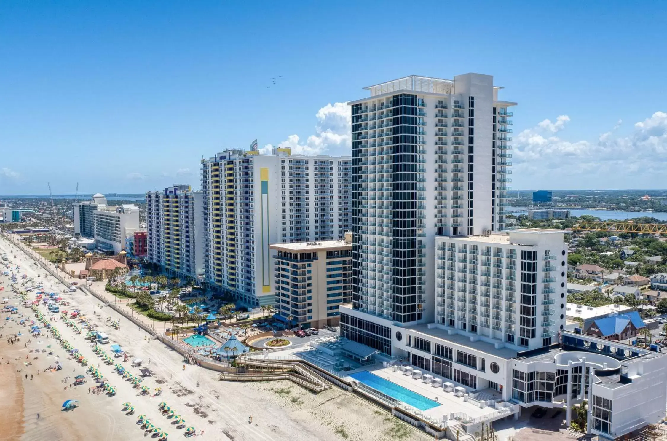 Property building in Daytona Grande Oceanfront Resort