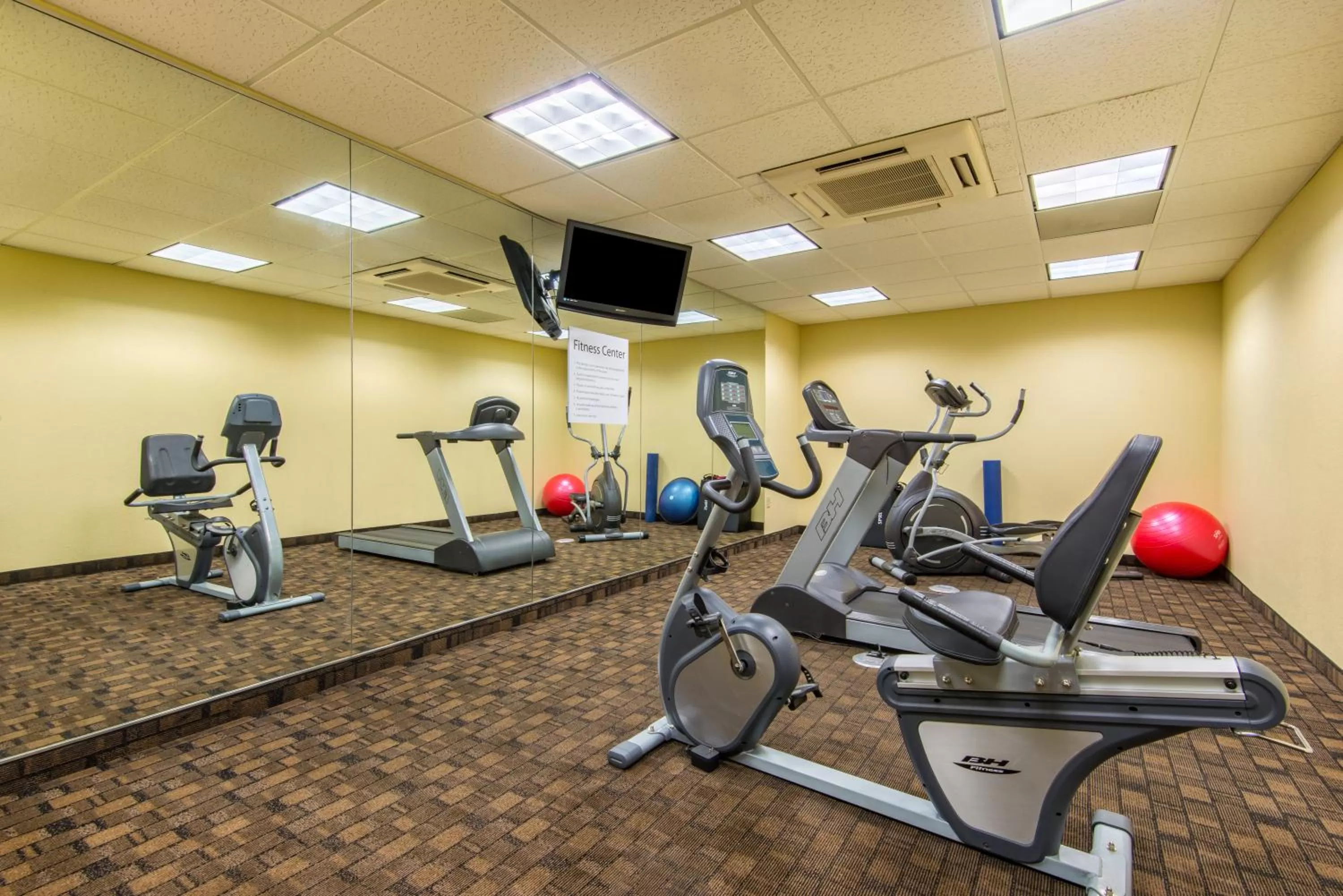 Fitness centre/facilities in Holiday Inn Express Hotel & Suites El Dorado by IHG