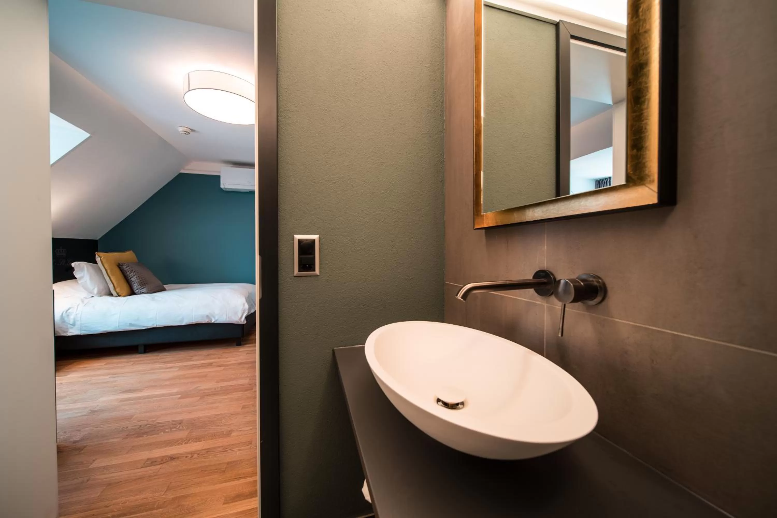 Bathroom, Bed in Royal St. Georges Hotel Interlaken - MGallery Collection