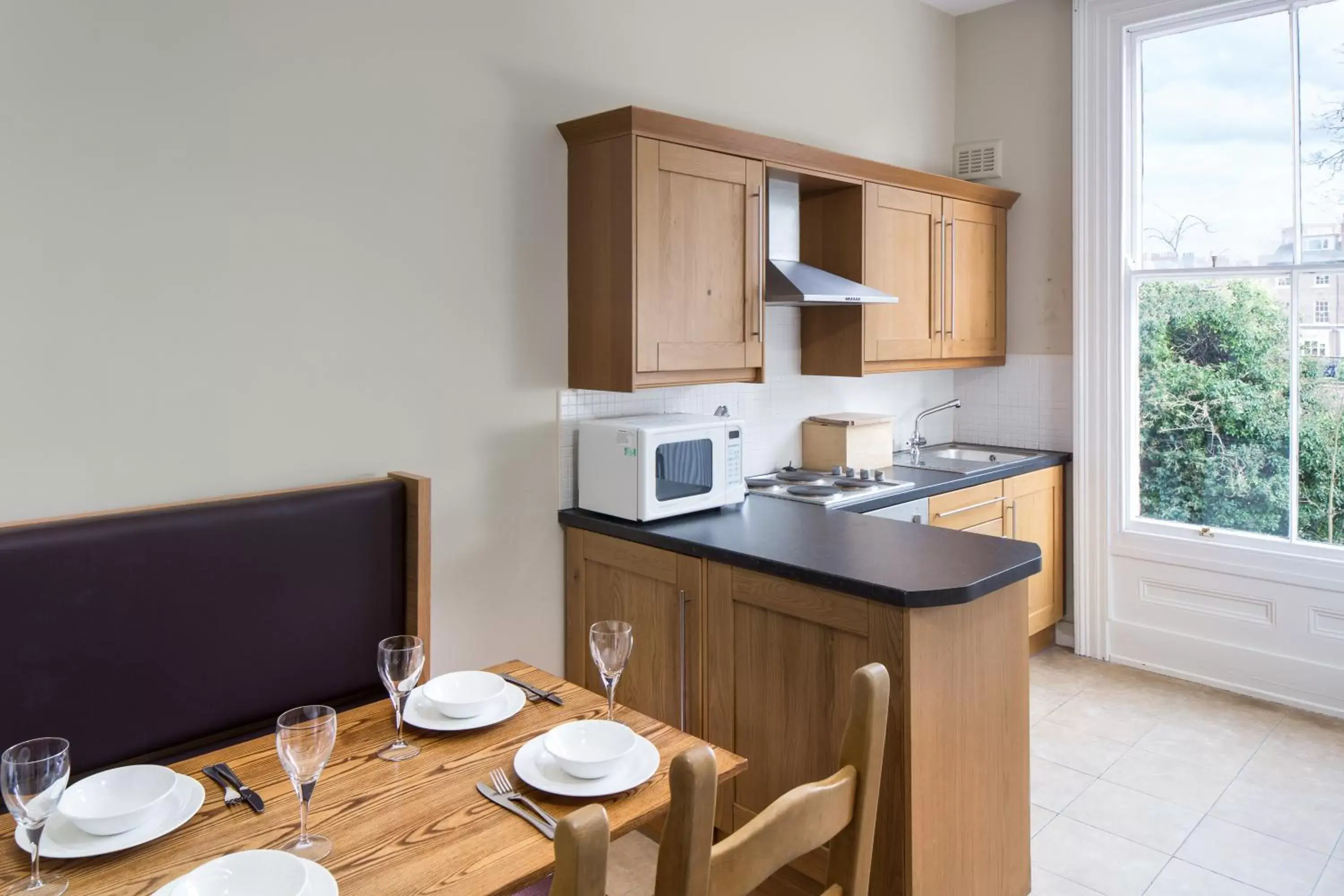 Kitchen/Kitchenette in Hedley House Hotel & Apartments