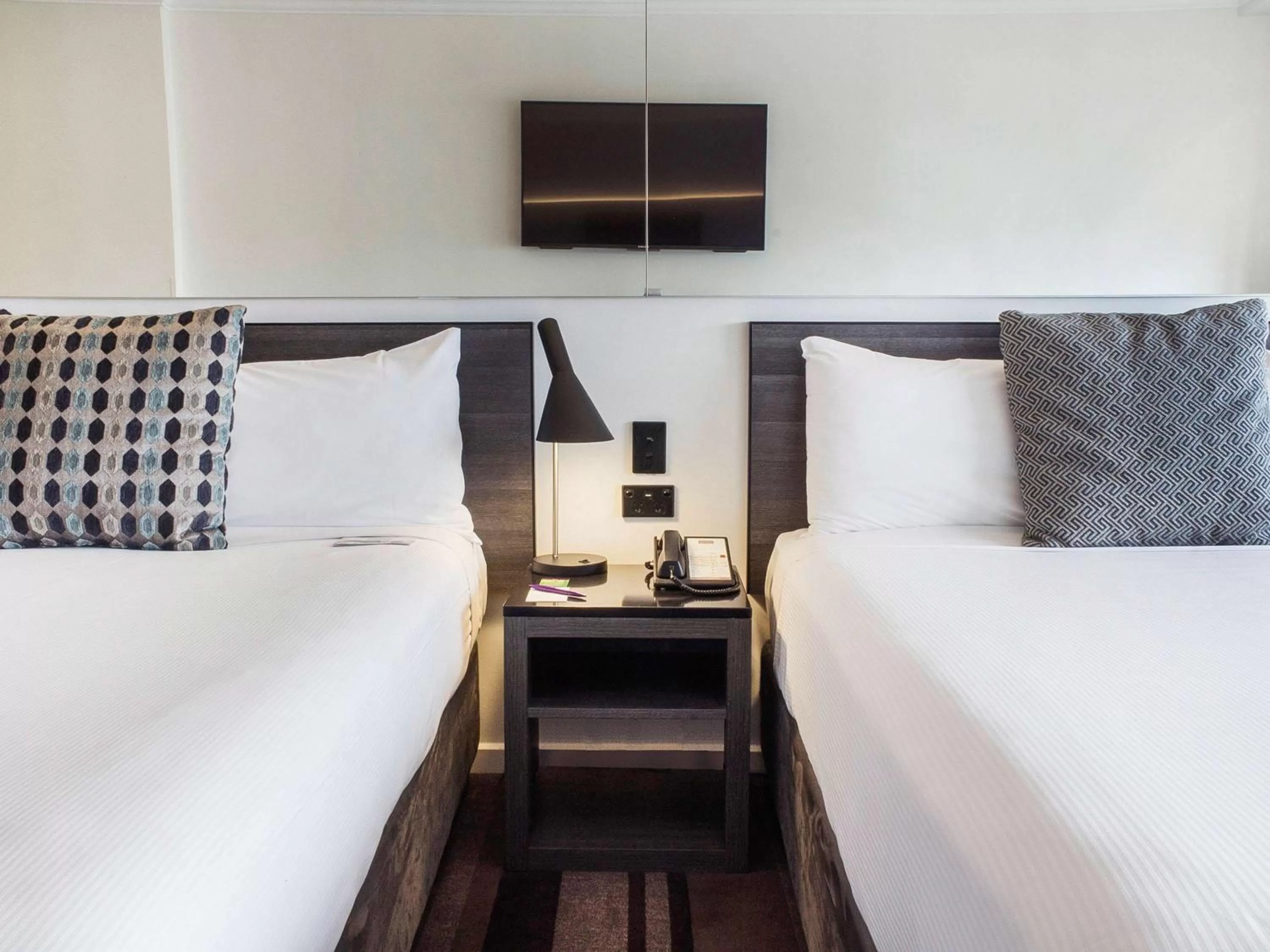 Photo of the whole room, Bed in Mercure Sydney