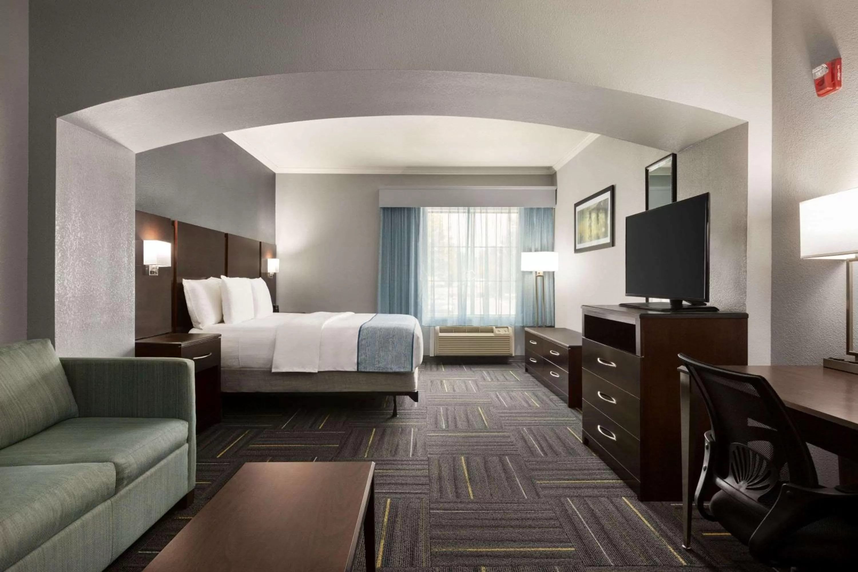 Photo of the whole room, Bed in La Quinta by Wyndham Dublin